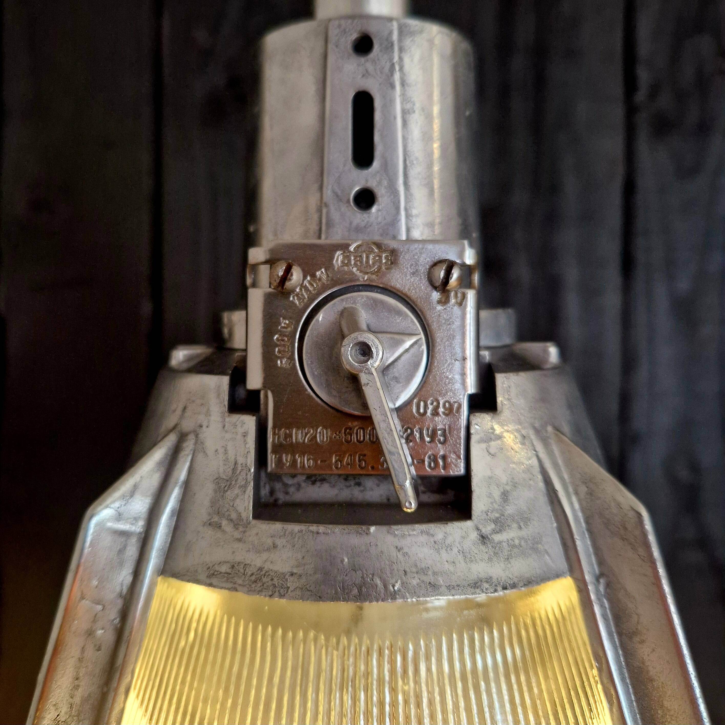 „Alma“ ukrainische Industrie Lampe Poliert / Grün