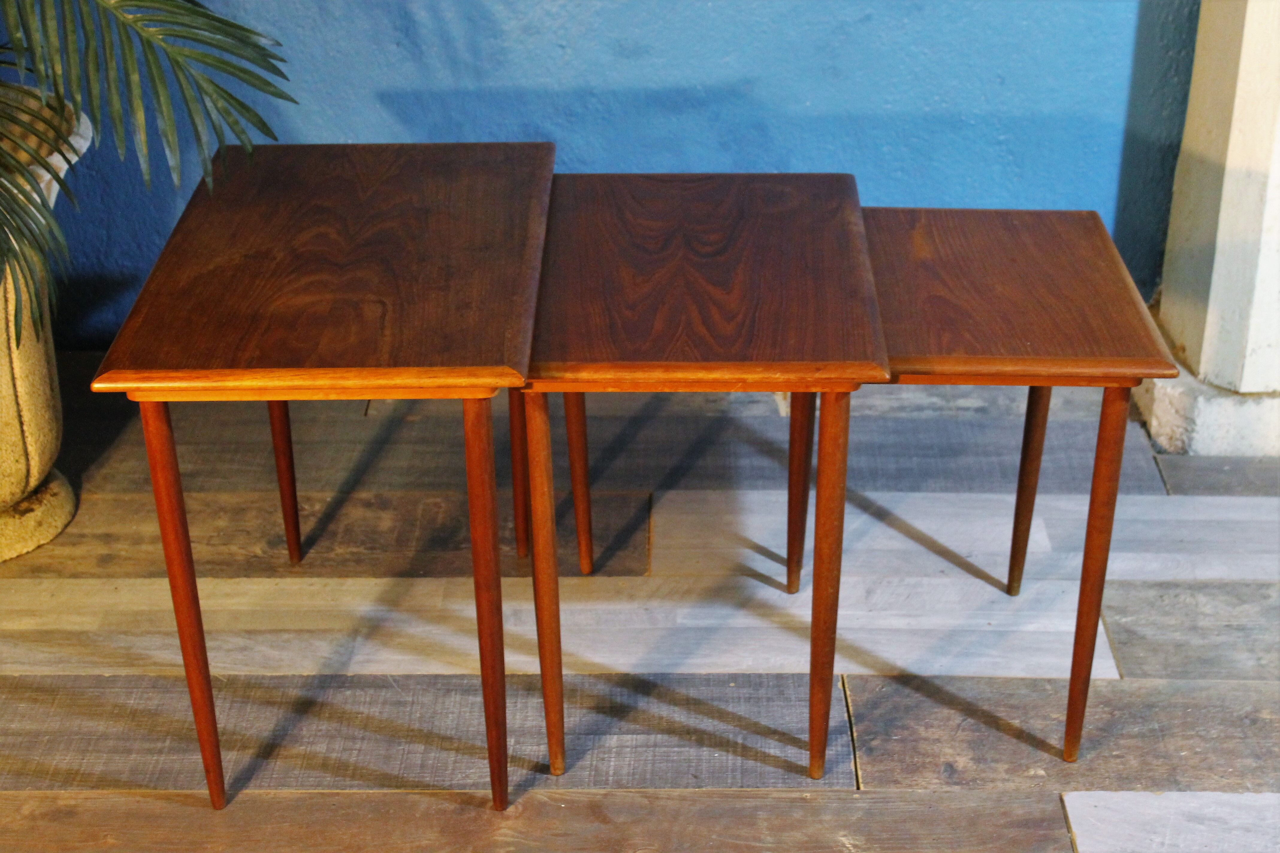 Pull out tables 1960