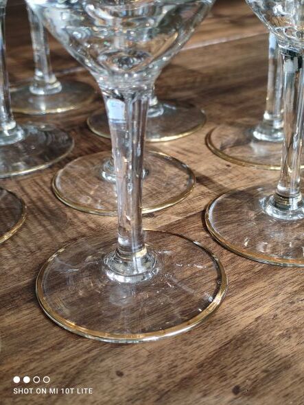 Set of 9 water or red wine glasses in crystal curled and gilded edging