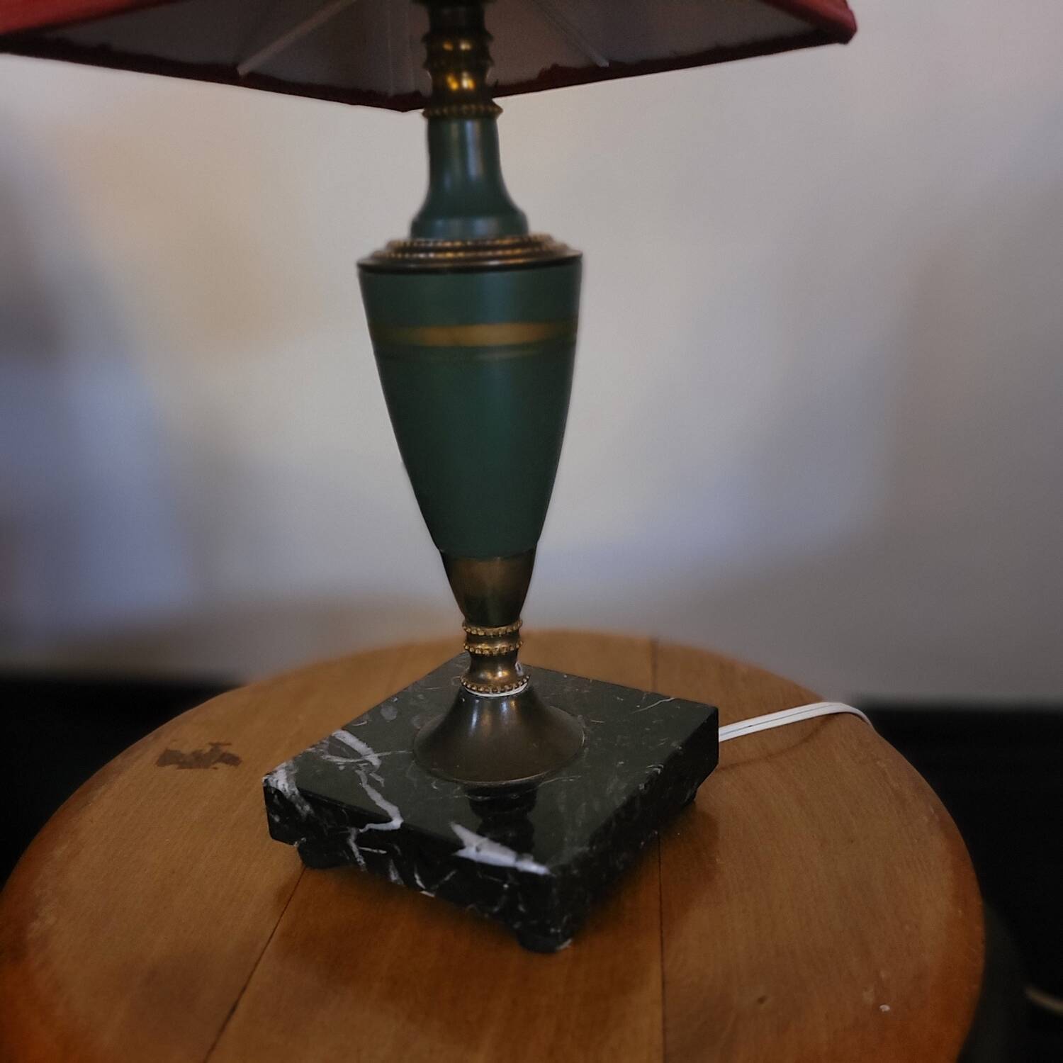 Vintage 1960s lamp – black veined marble and decorated metal