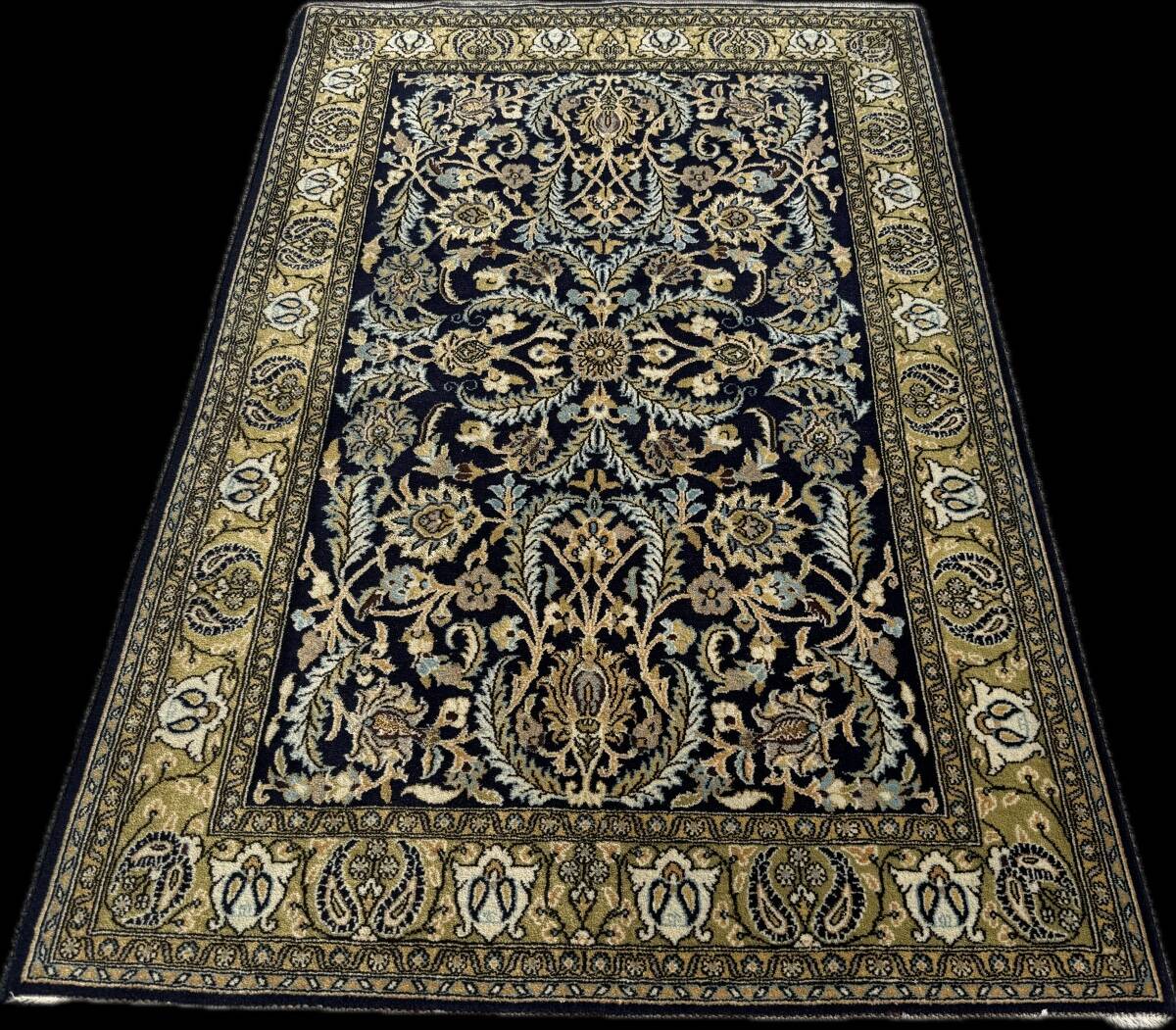 Persian Goum rug, circa 1960. 160x103 cm