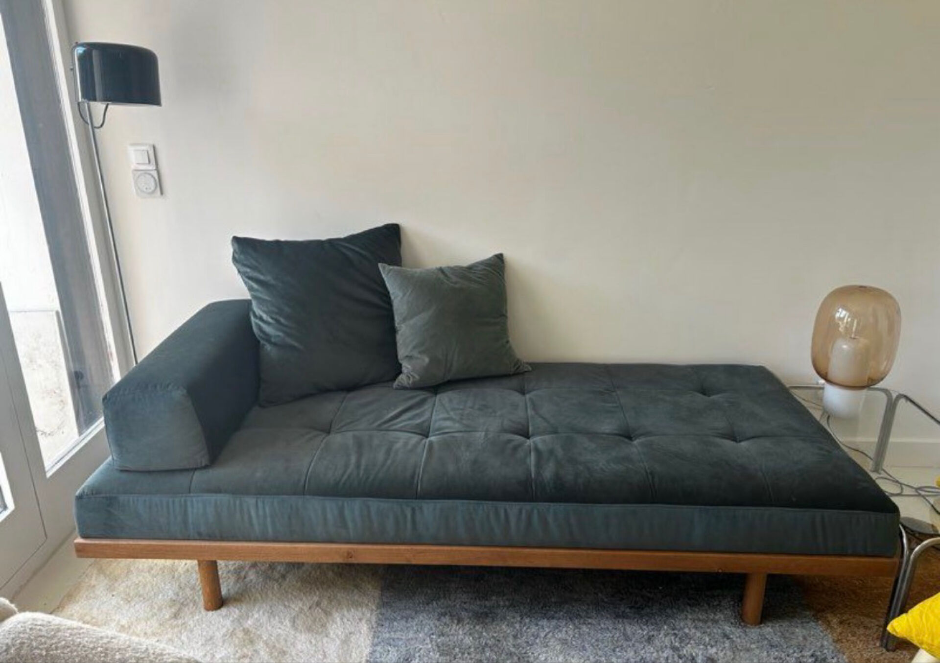 Velvet green day bed