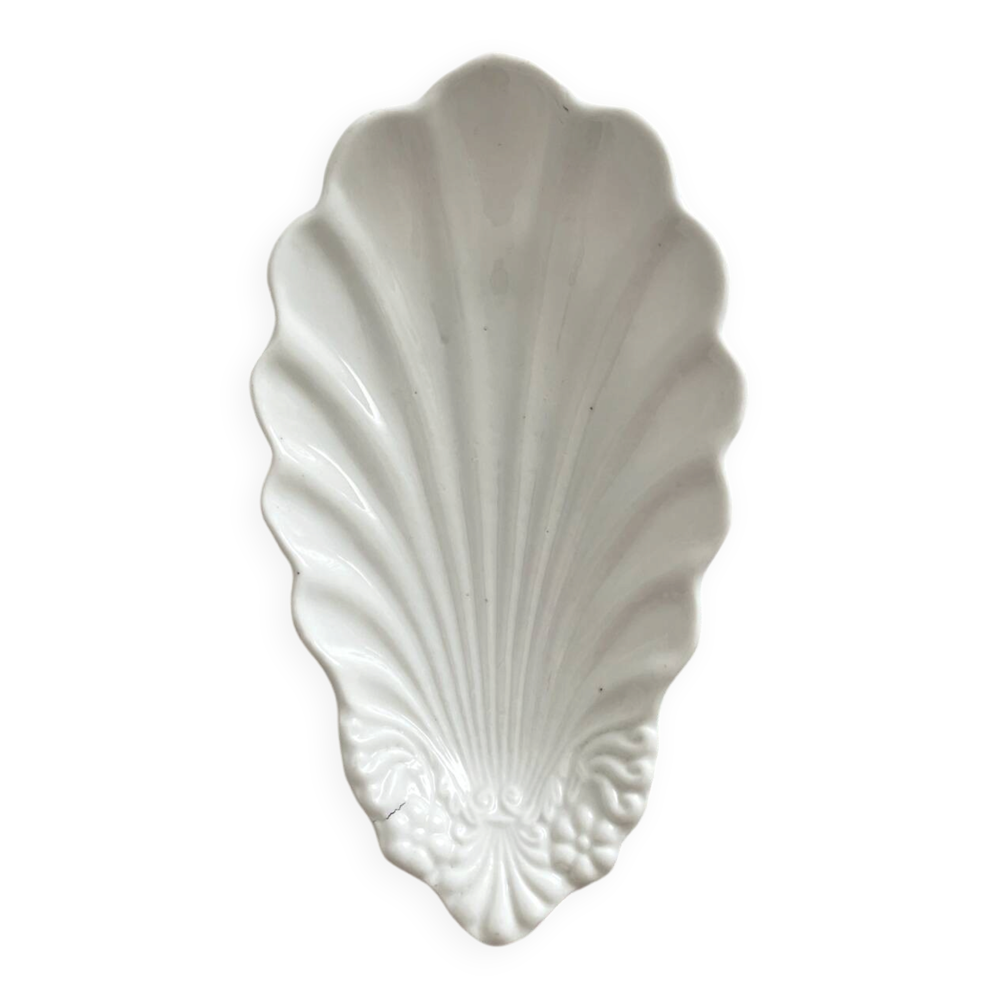 Ravier shell-shaped ramekin in antique porcelain