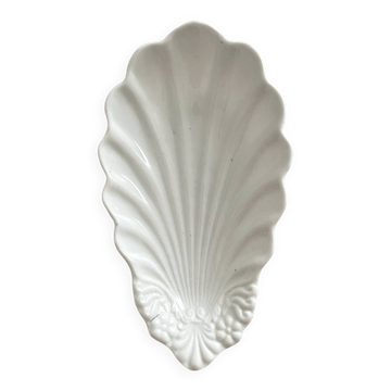Ravier shell-shaped ramekin in antique porcelain