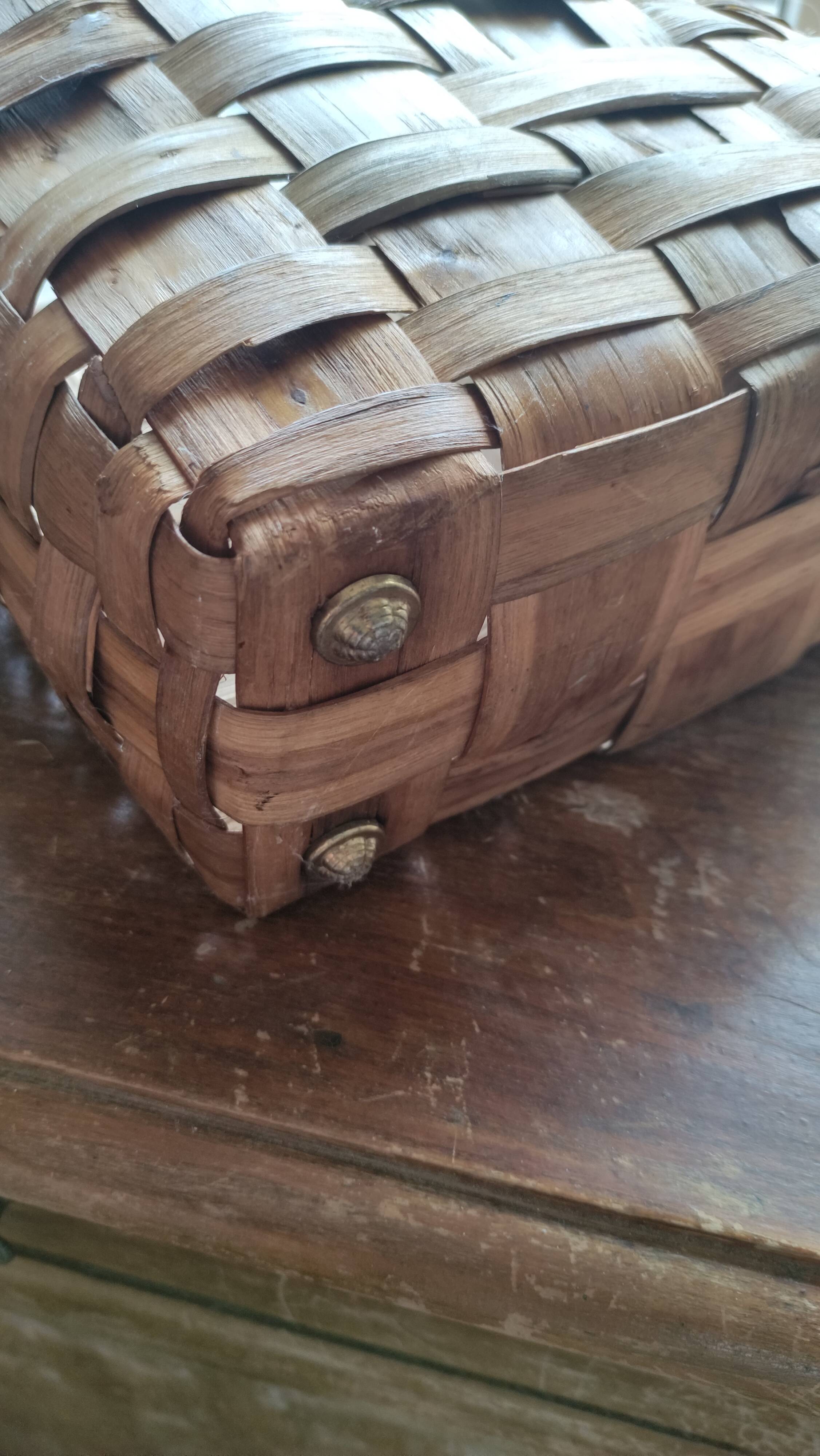 Basket or bag to put or hang leather, rope, brass and rattan