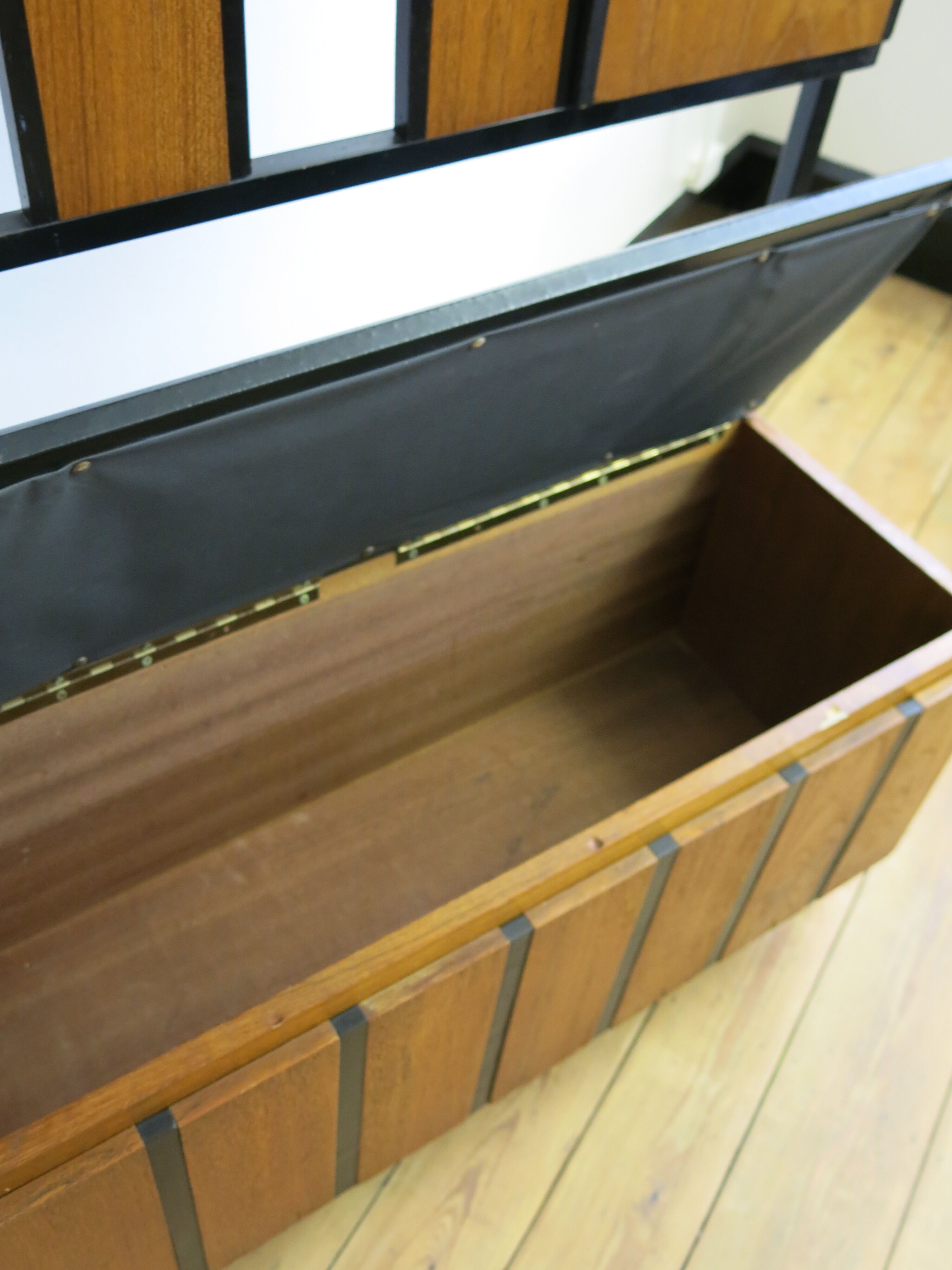 Meuble vestiaire mid-century