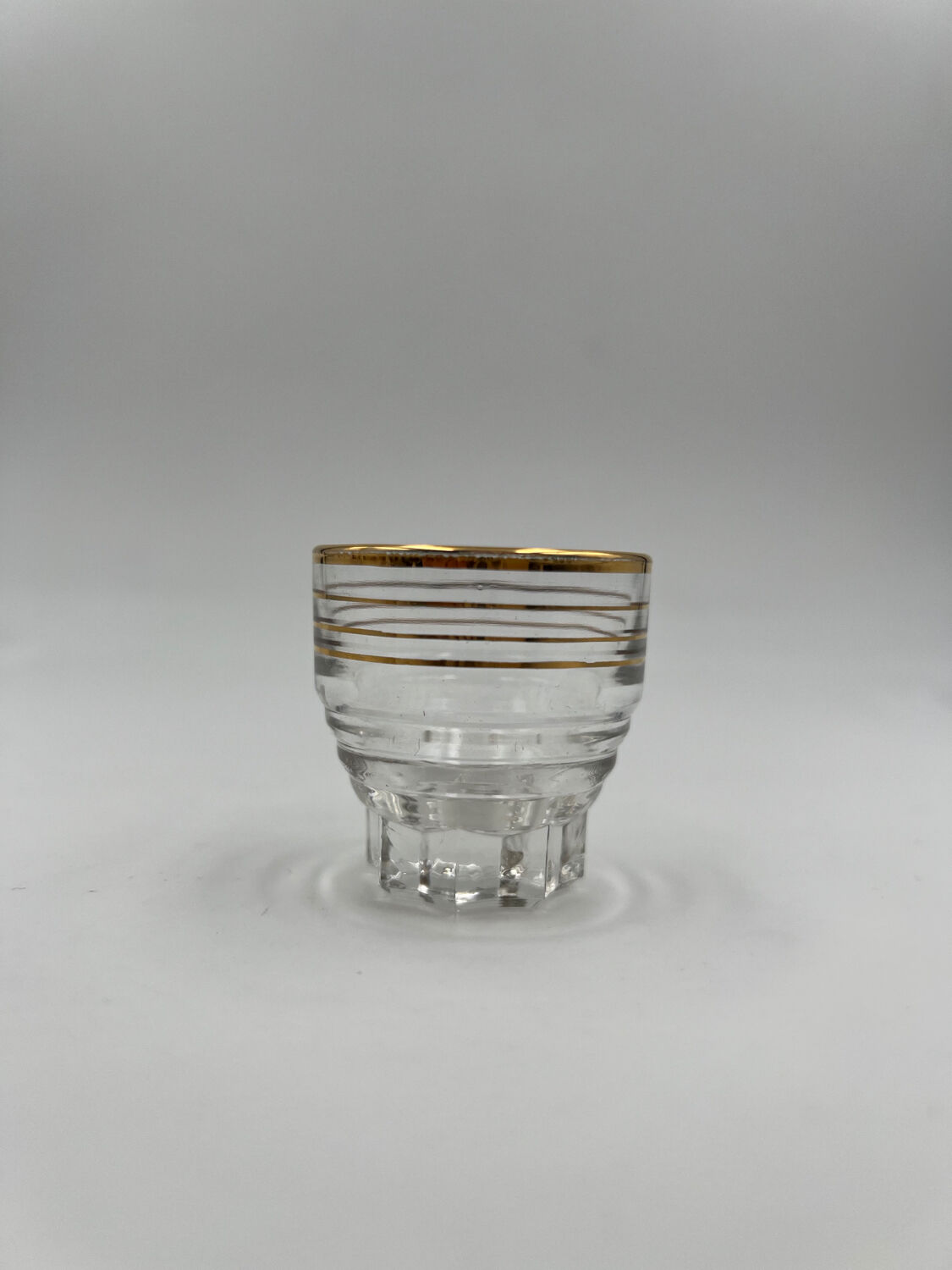 Golden liquor service