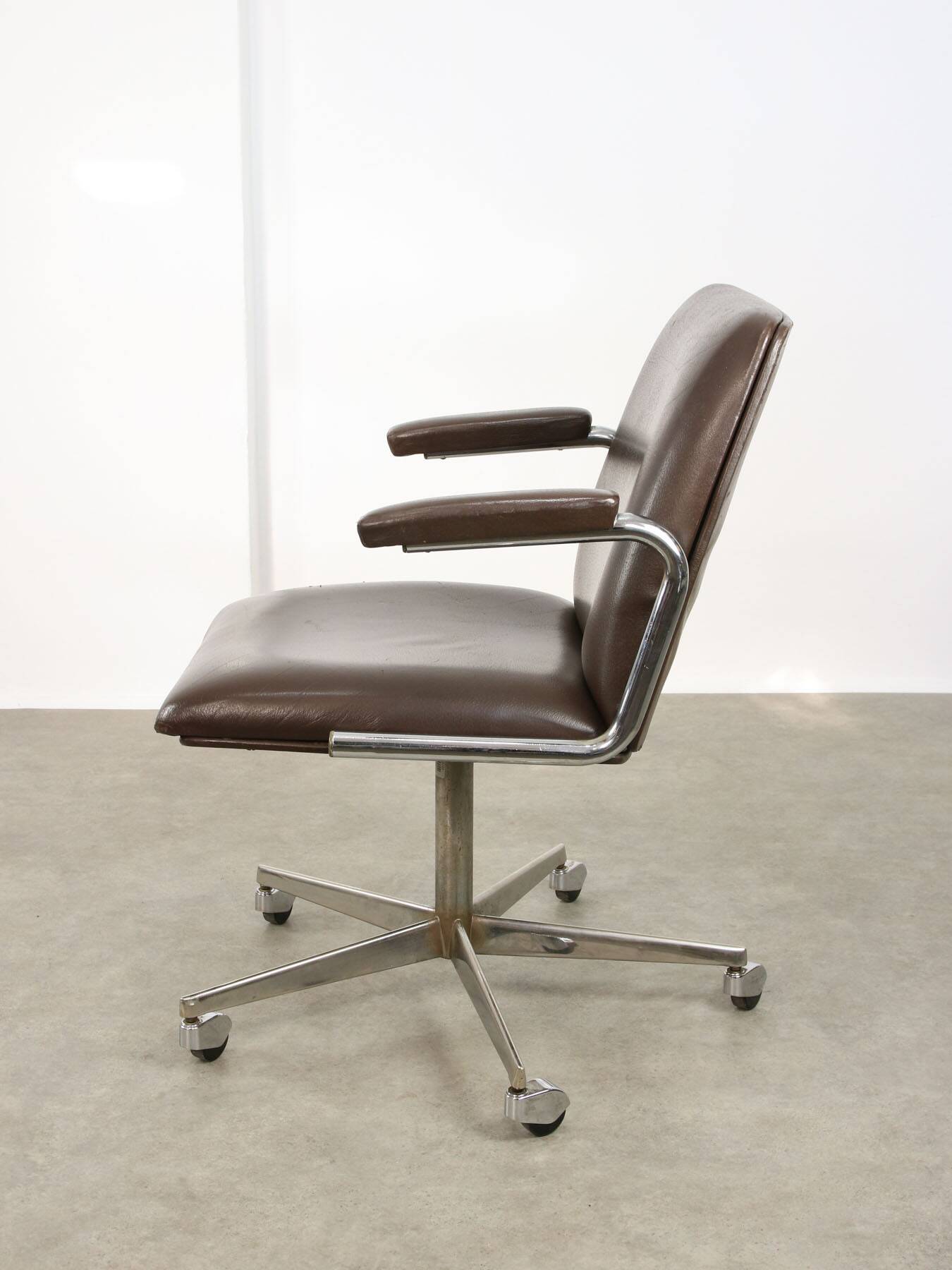 Mid-Century Italian Brown Leather Swivel Chair