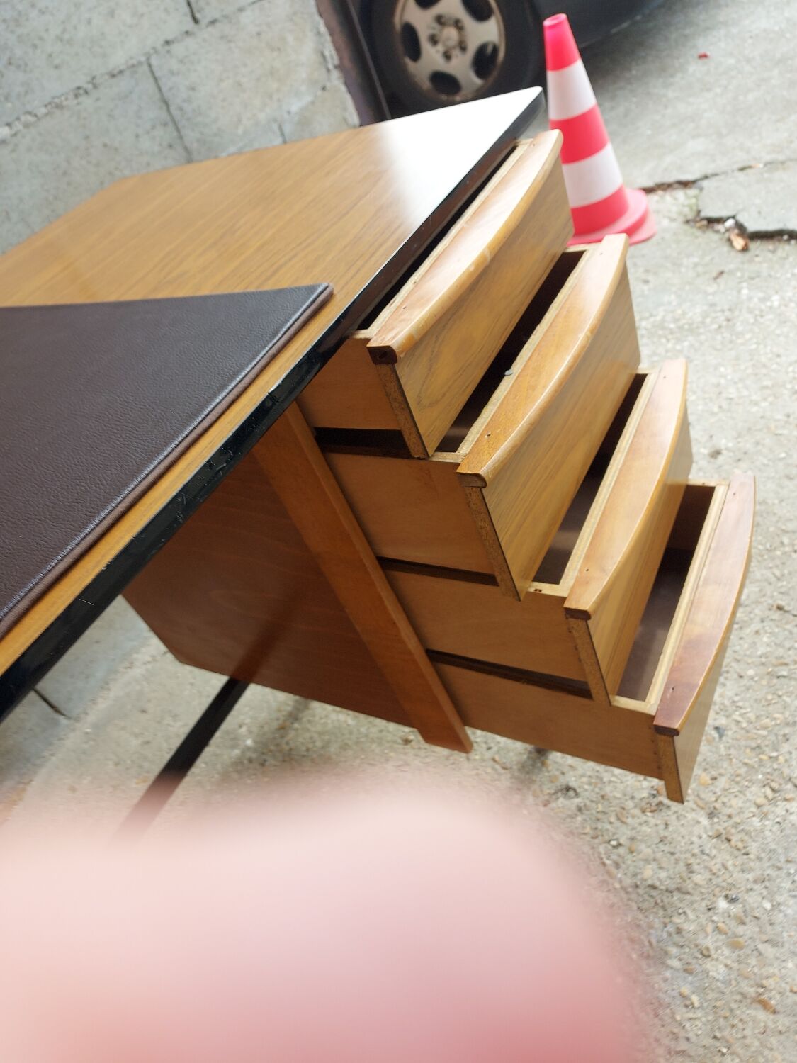 Adult desk, scandinavian type, 1970 and roneo chair