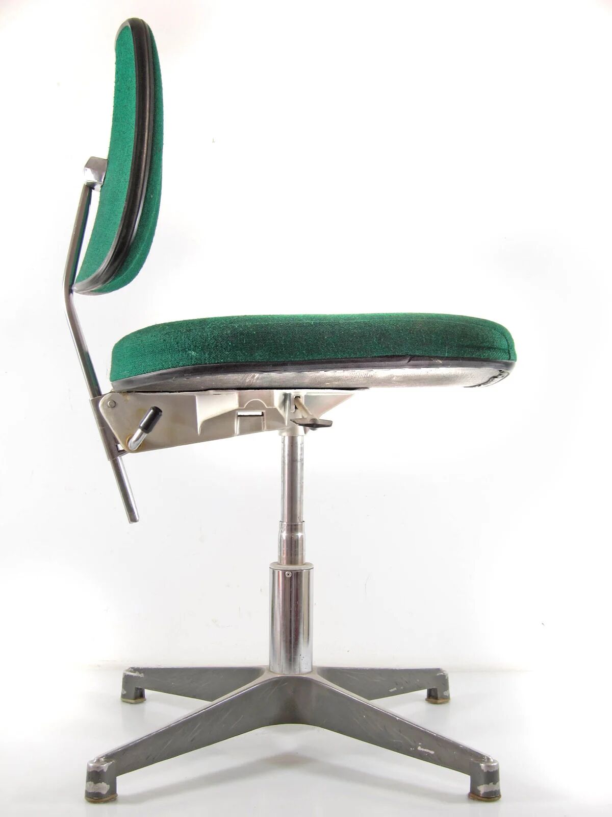 Green vintage Scandinavian desk chair – mid-century modern, adjustable and comfortable