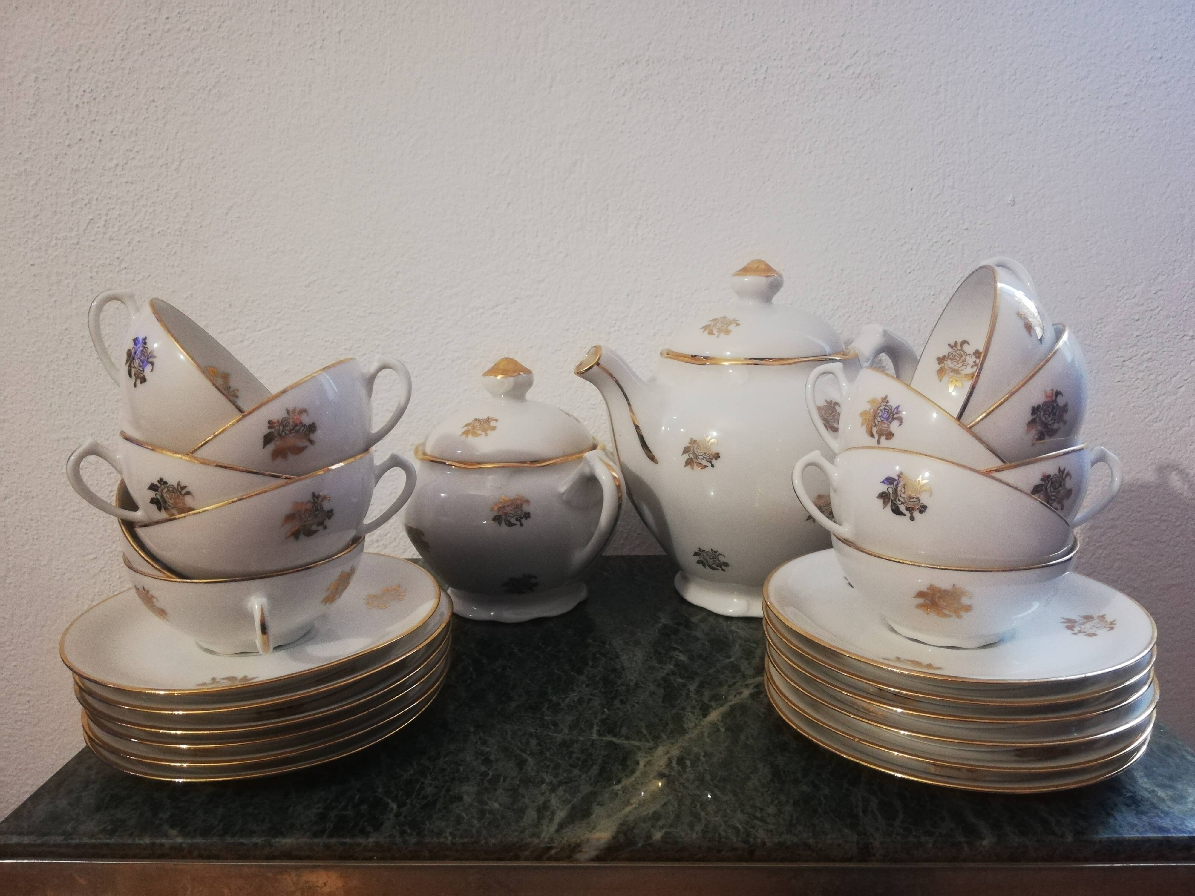 Tea or coffee service in white and gold Limoges porcelain "PL" (Limousine Porcelain)