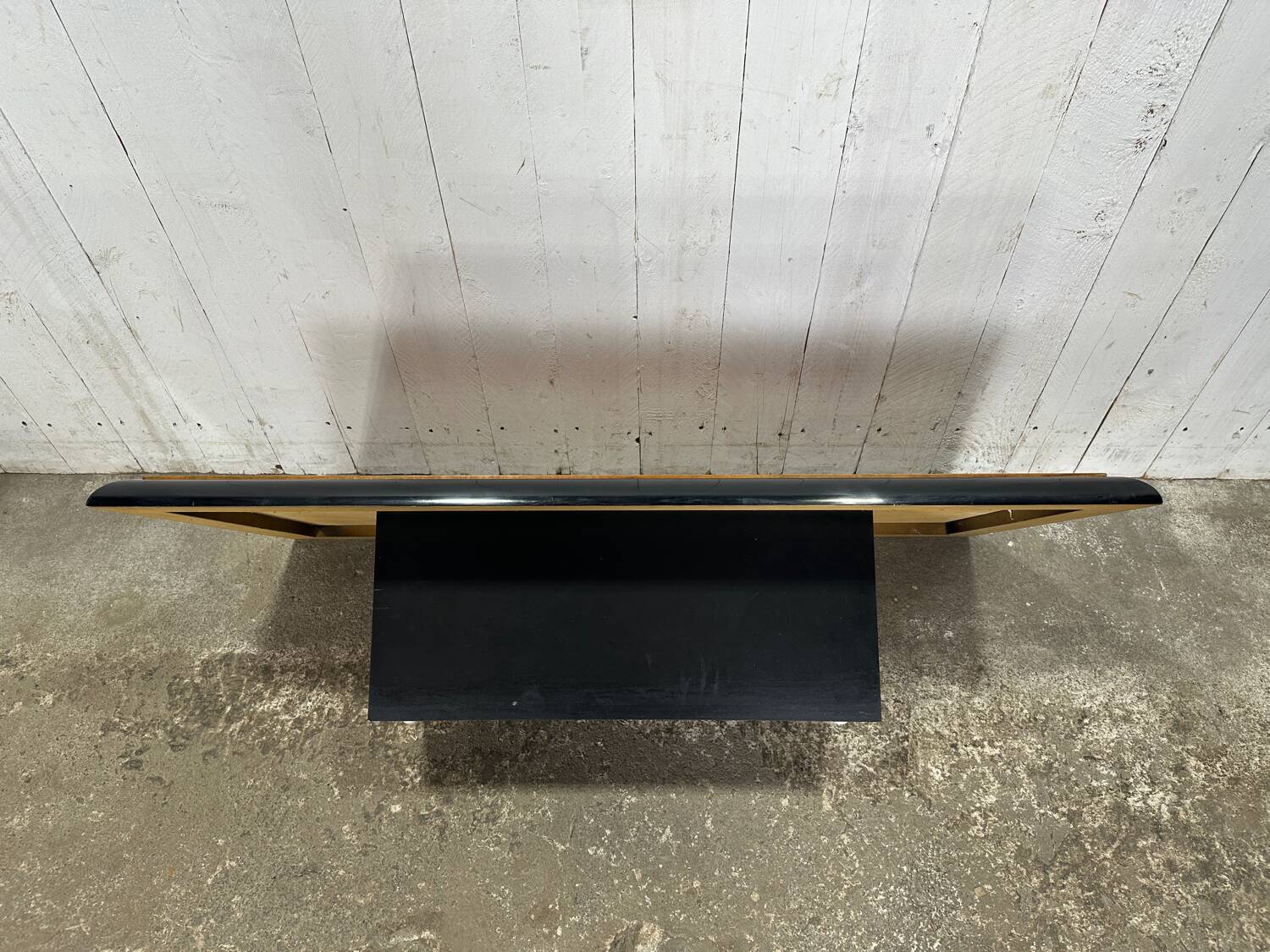 Table basse laqué noir et loupe d’orme dans le style Willy Rizzo