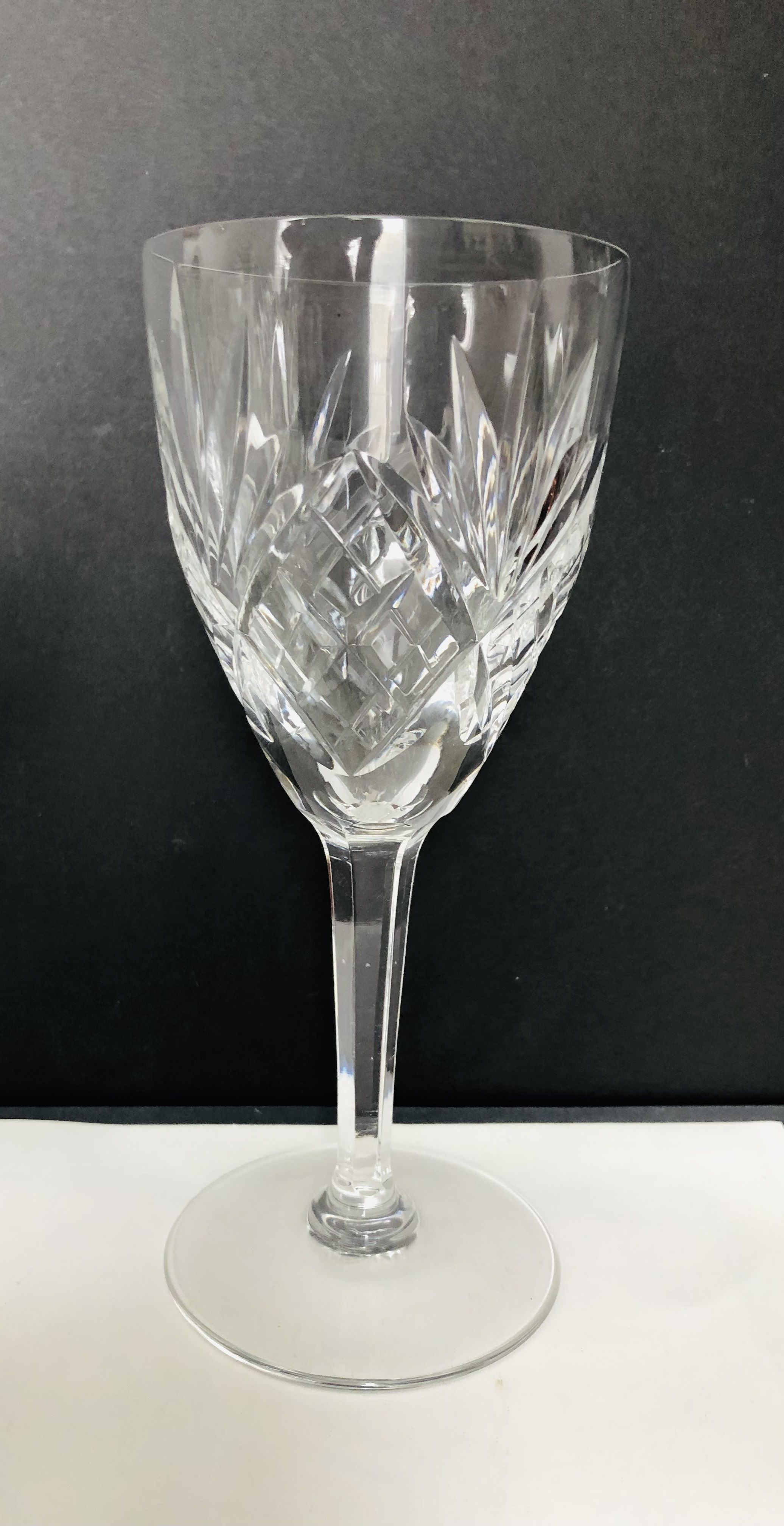 6 Glasses of white wine in cut crystal of Saint Louis model Chantilly
