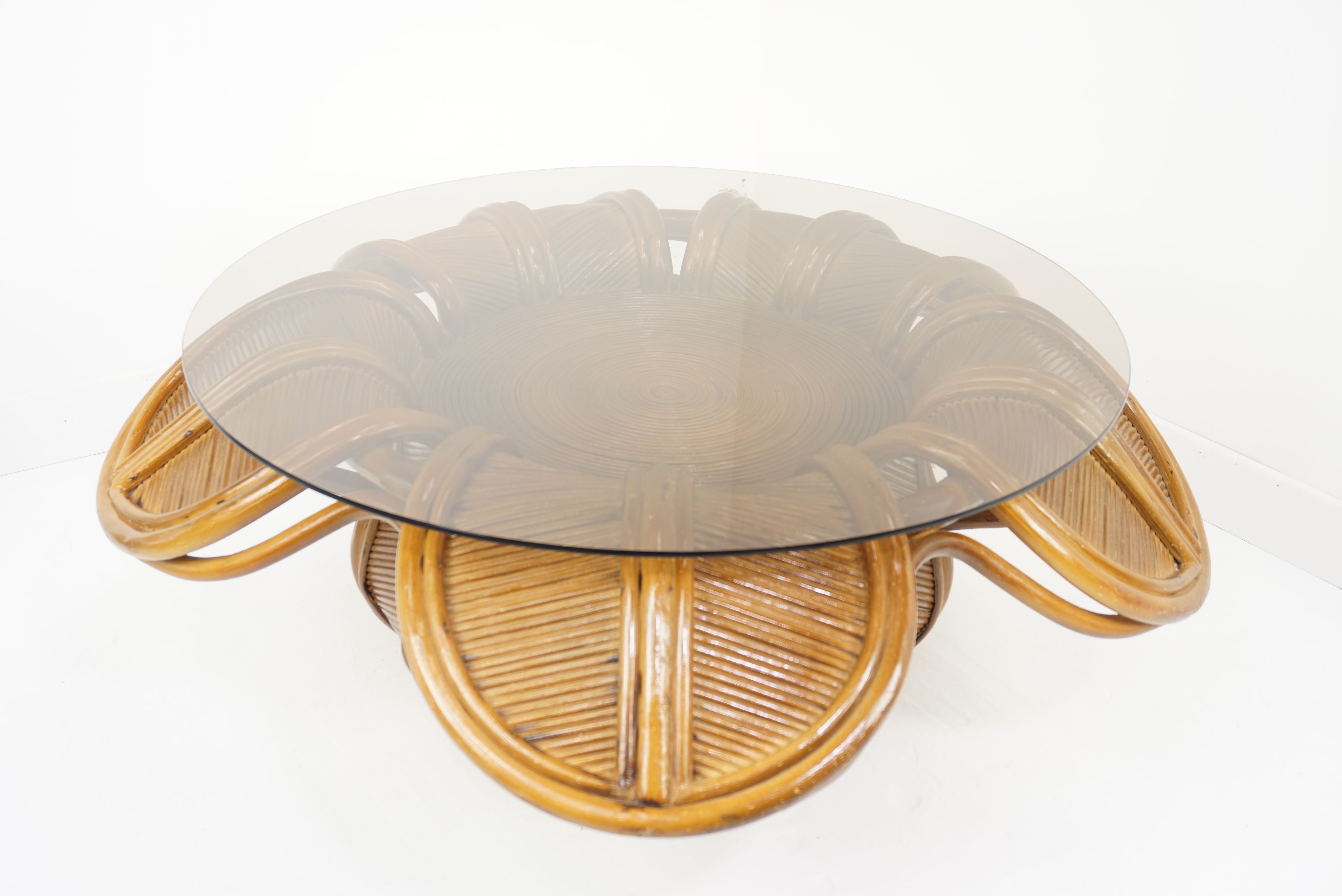 60s Italian design flower coffee table in rattan and glass marquetry