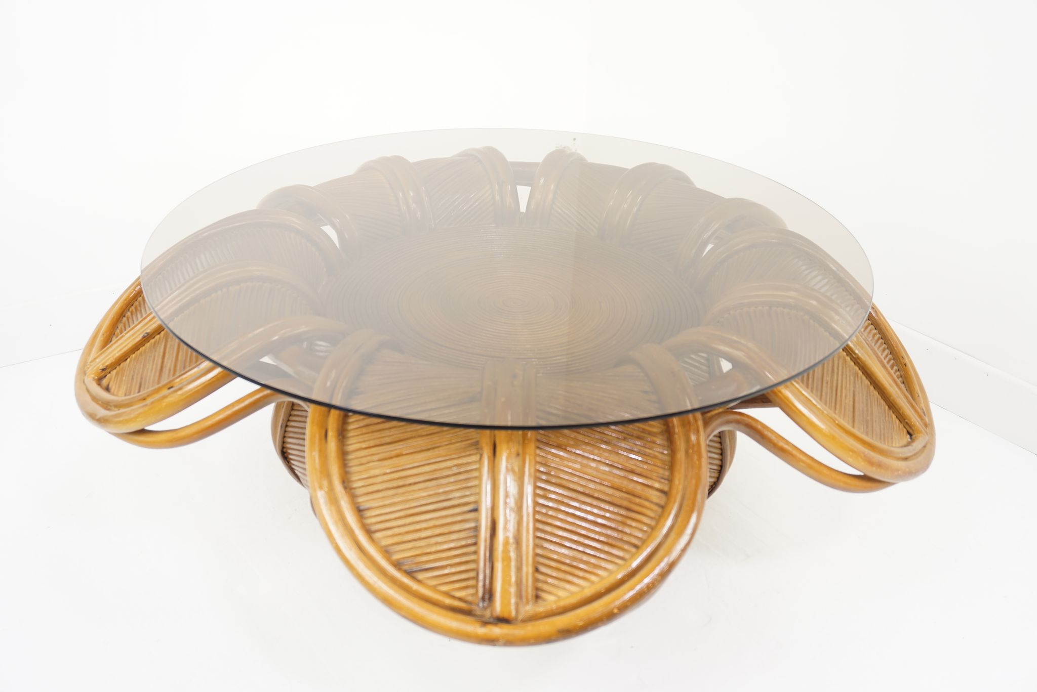 60s Italian design flower coffee table in rattan and glass marquetry