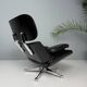 Chaise longue Eames entièrement noire par Herman Miller, années 1970.