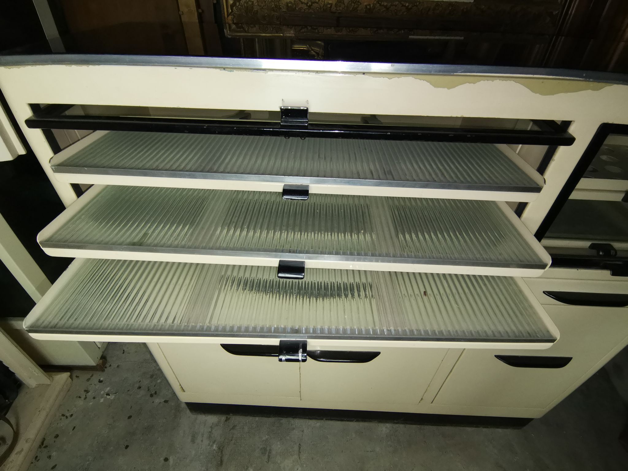 Dentist furniture in metal and black opaline top 1950