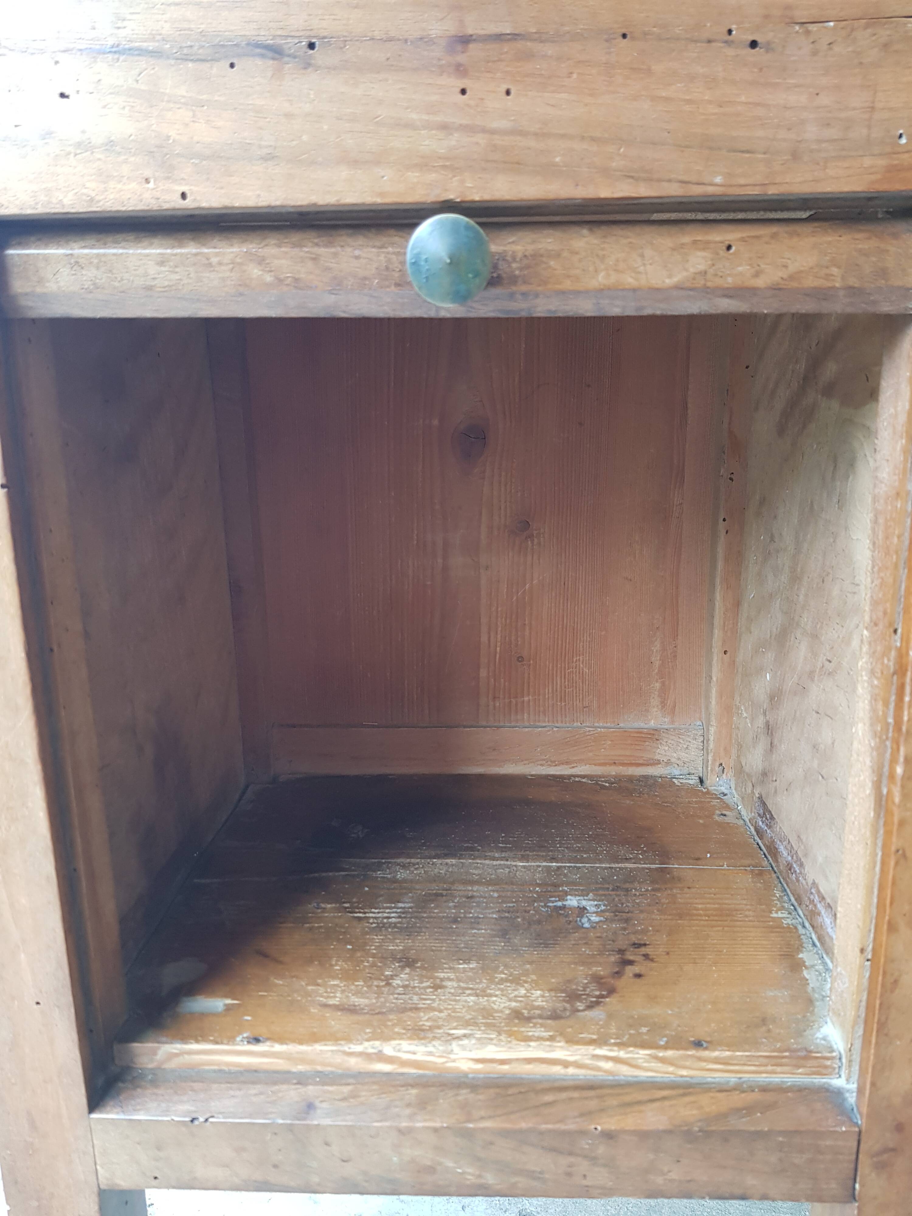 Curtain bedside table