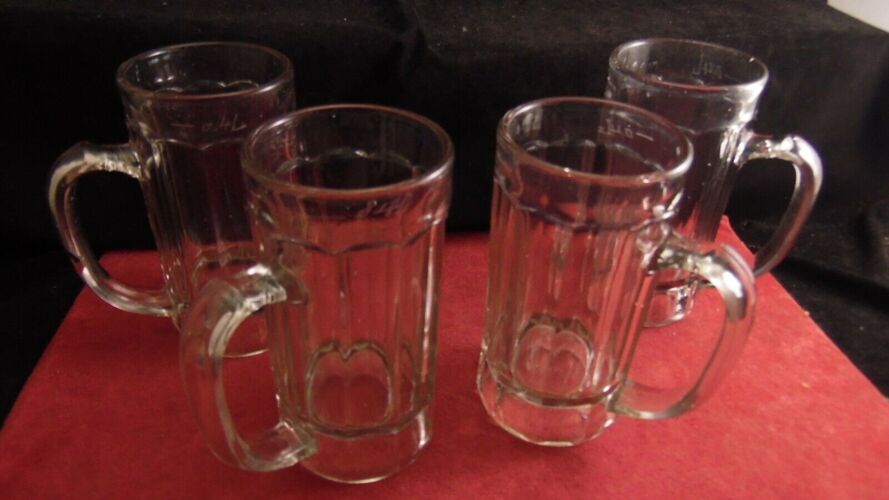 Série de 4 chopes à bière de bistrot en verre soufflé époque début XX ème