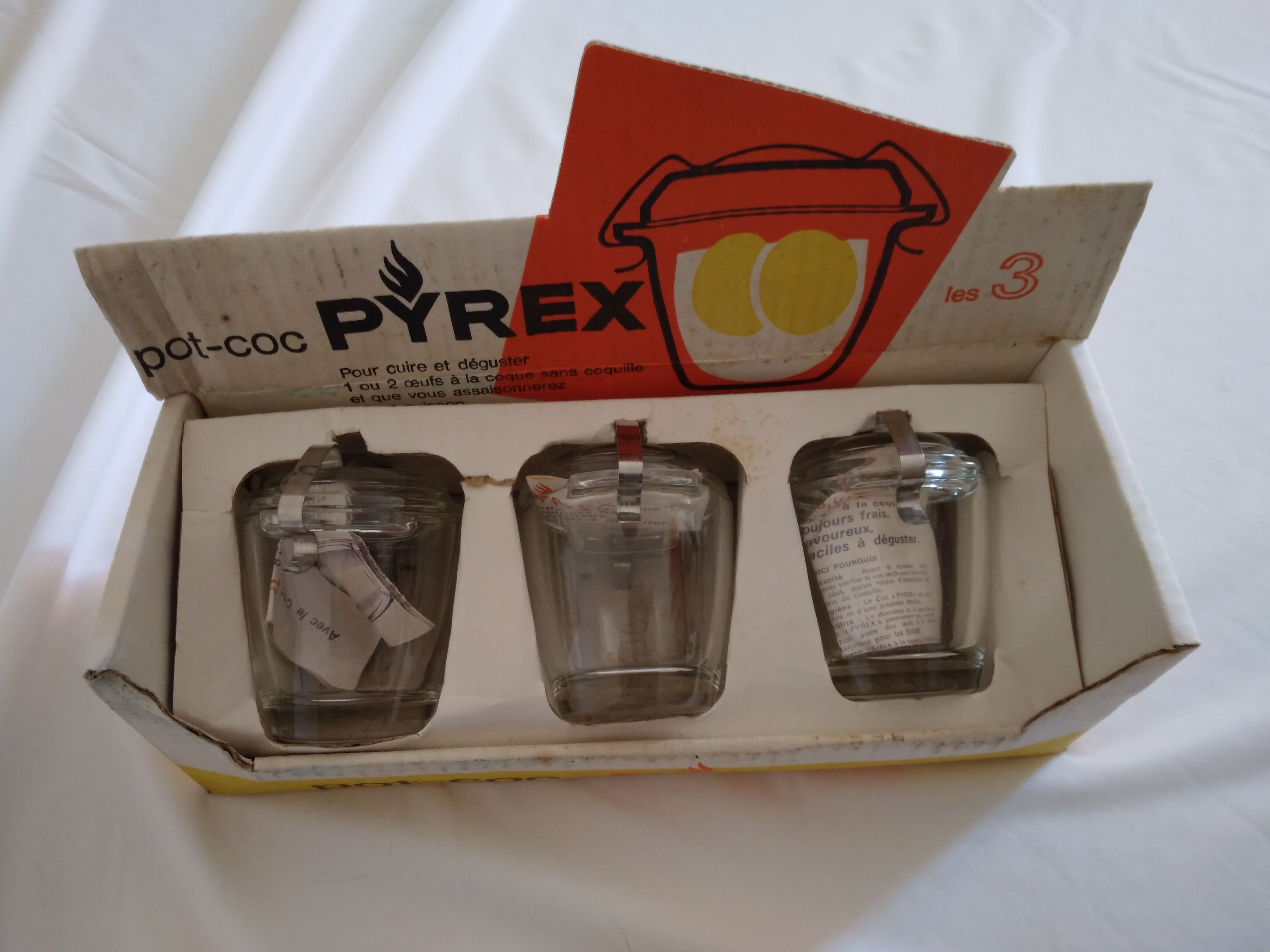 Vintage Pyrex pot-coc box