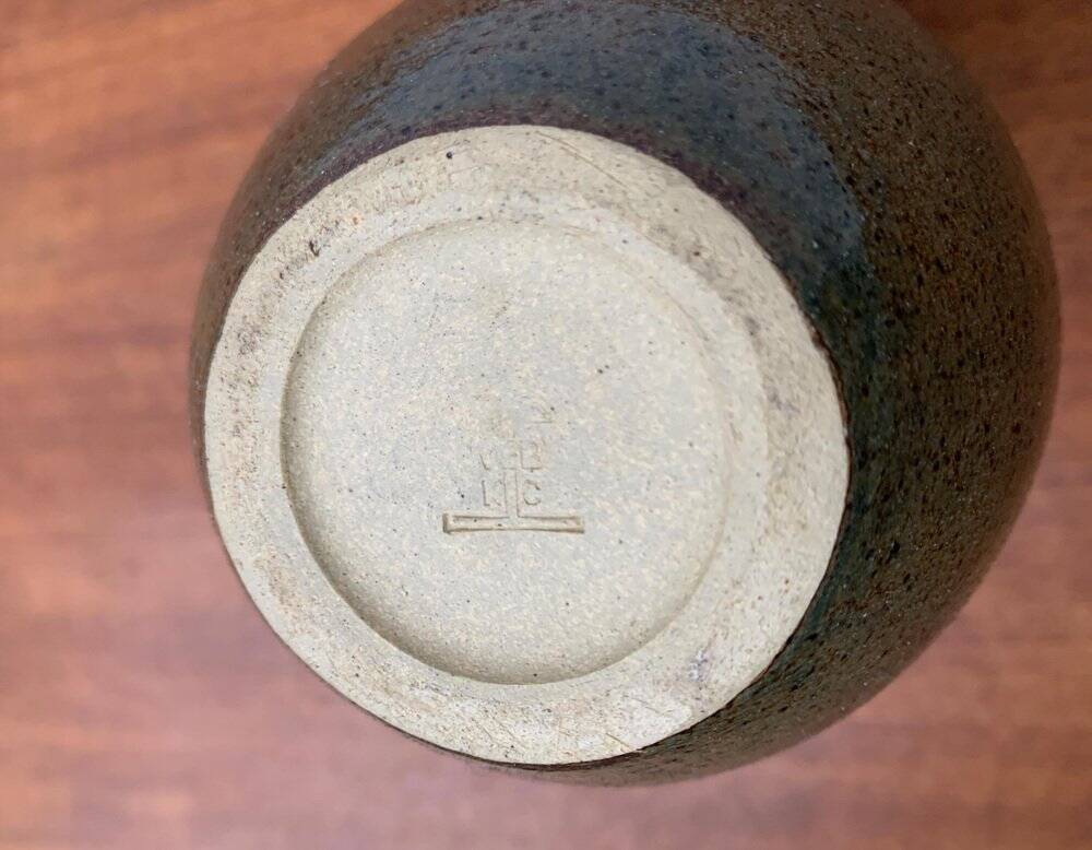 East German pottery vase from the mid-century GDR by VEB Coswig Keramik, 1960s.