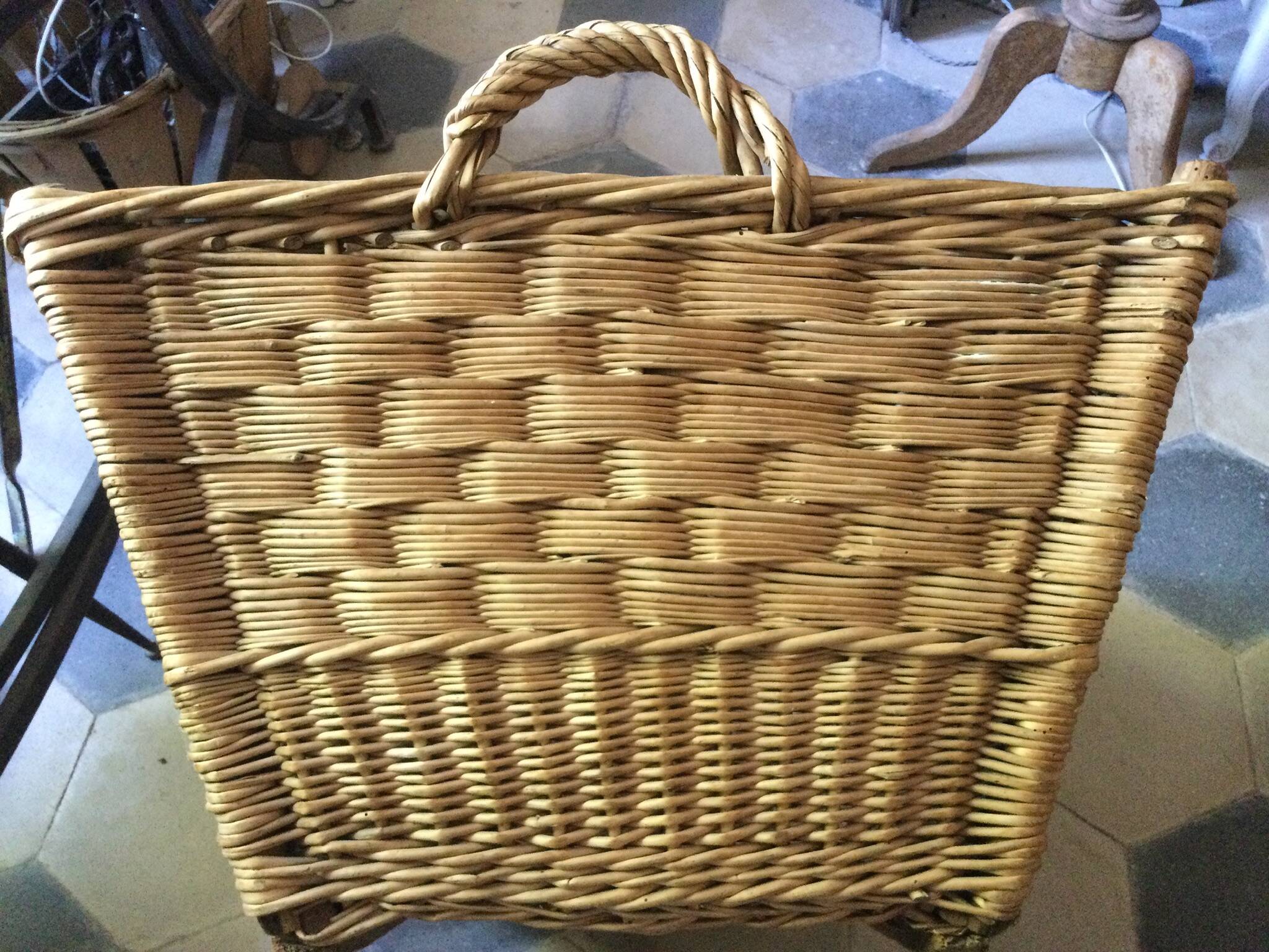 Old basket with 2 handles