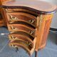 Commode galbée demi-lune en marqueterie – style Louis XV, fin XIXe siècle