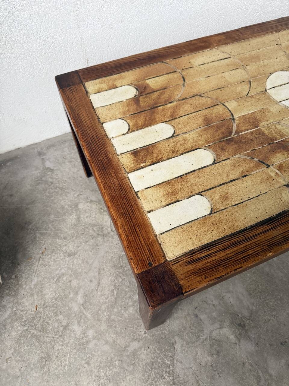 Dyem ceramic coffee table