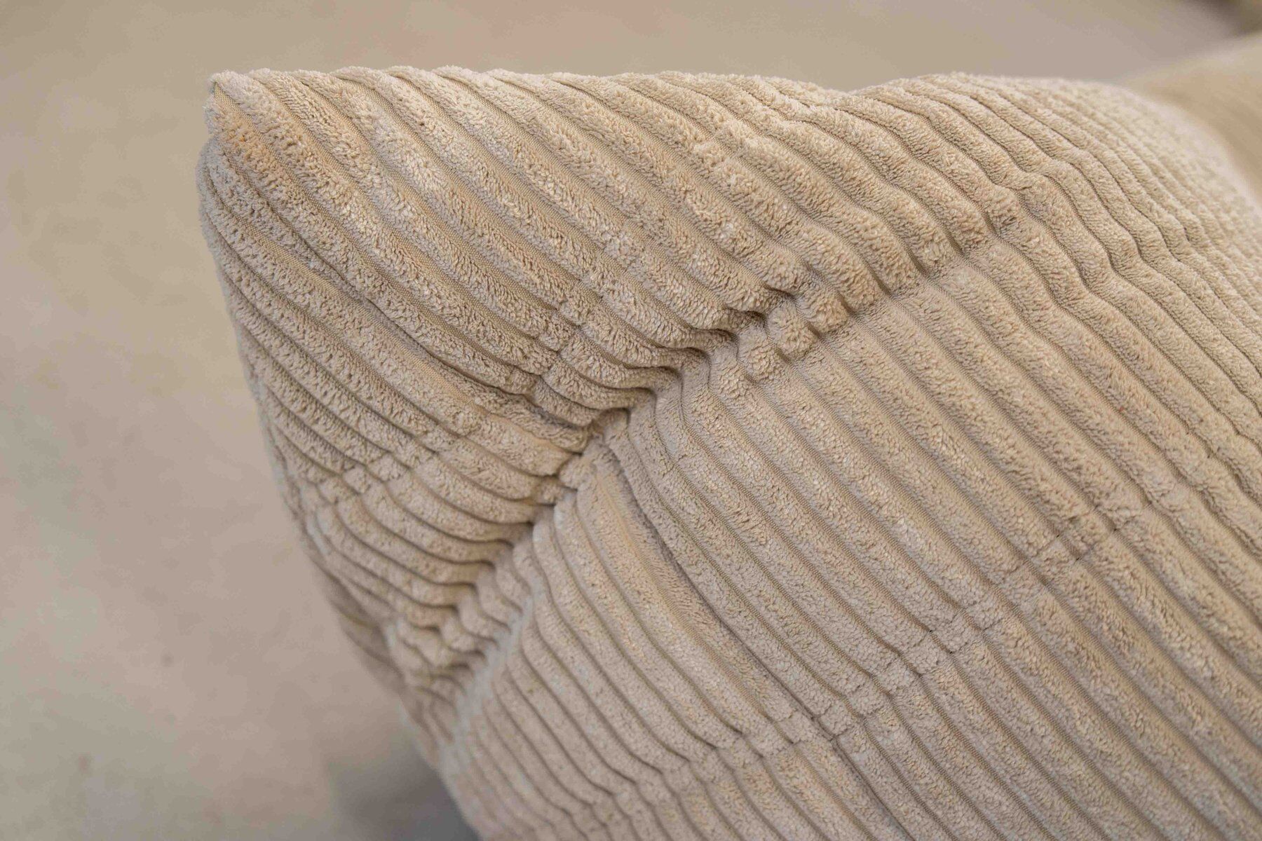 Togo chaise lounge in white corduroy fabric attributed to Michel Ducaroy for Ligne Roset, 1974