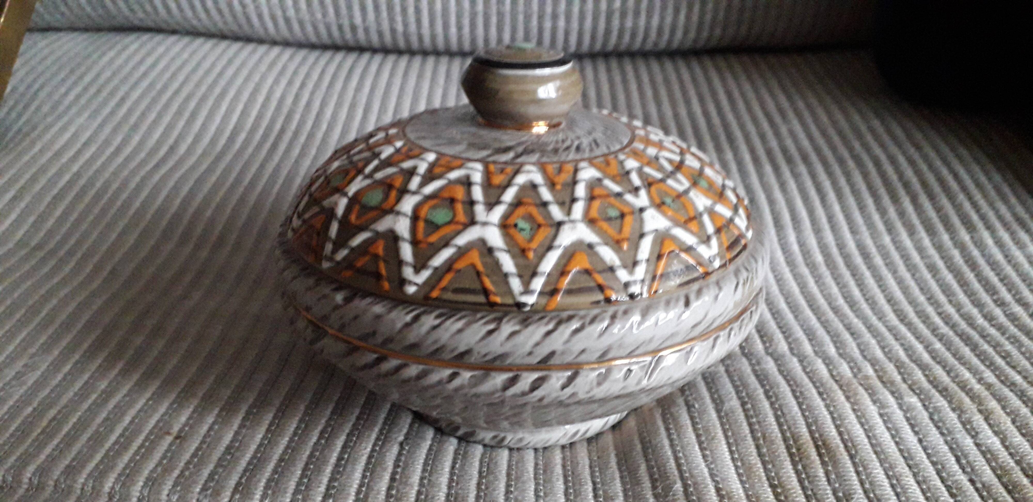 Very original vintage catchall.