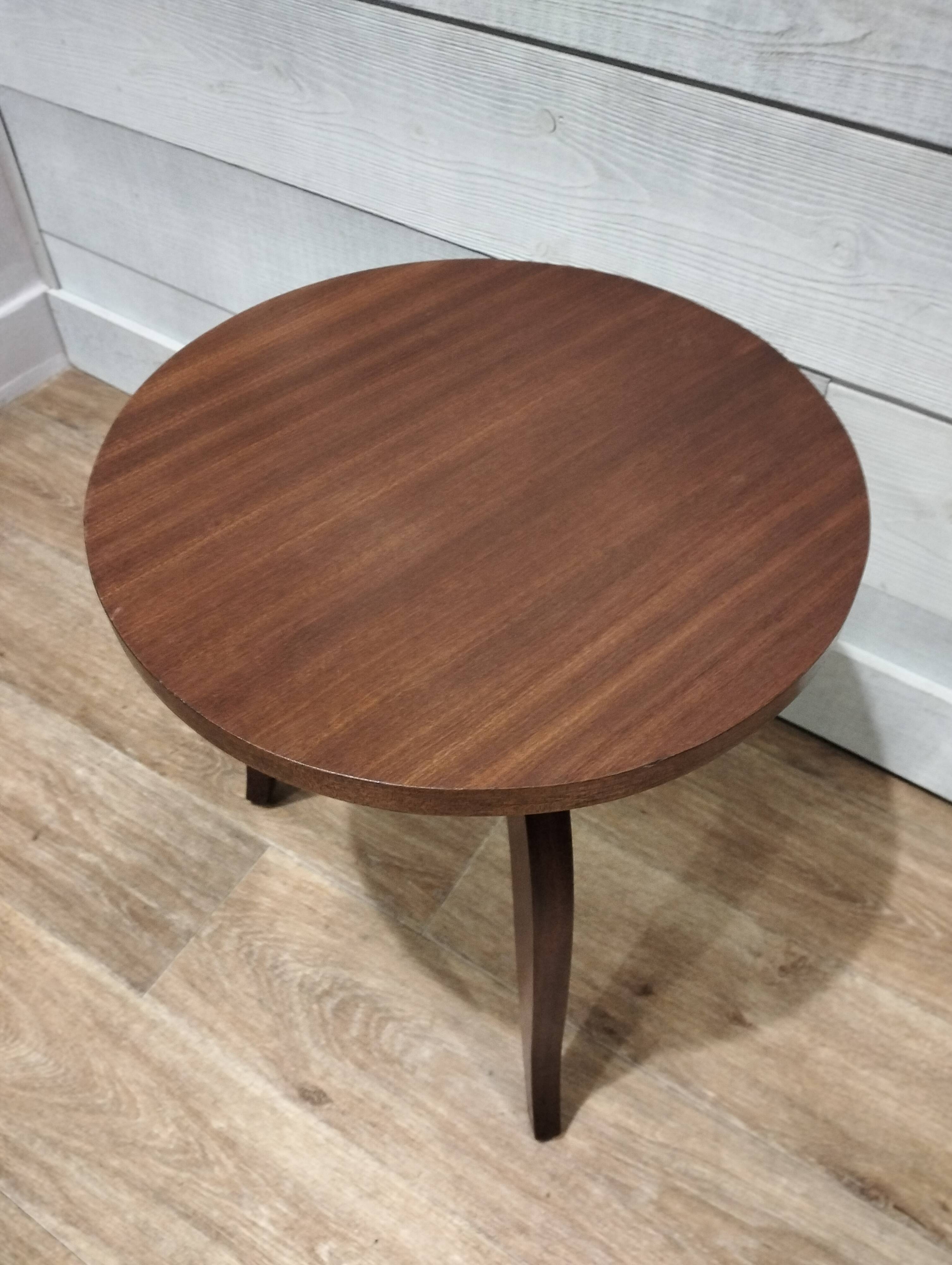 Round coffee table