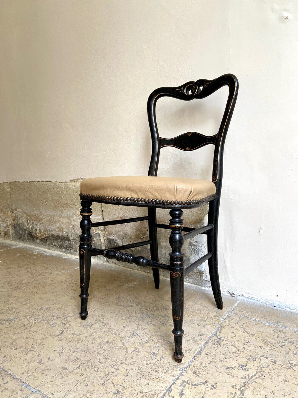 Napoleon III chair in black wood and beige skaï