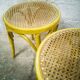 Duo de tabourets en bois et cannage