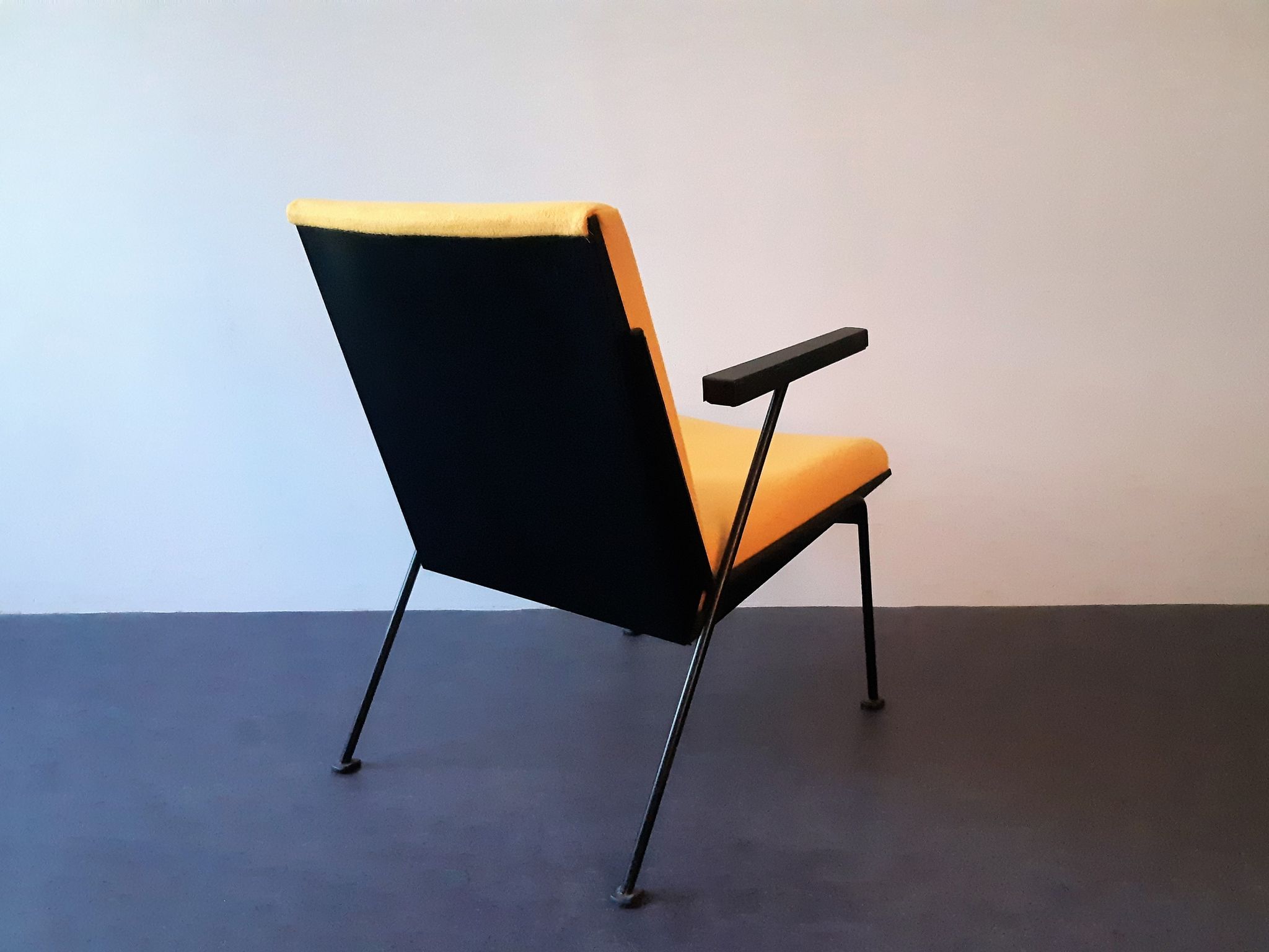 2 yellow 'Oase' lounge chairs with armrests by Wim Rietveld for Ahrend de Circel