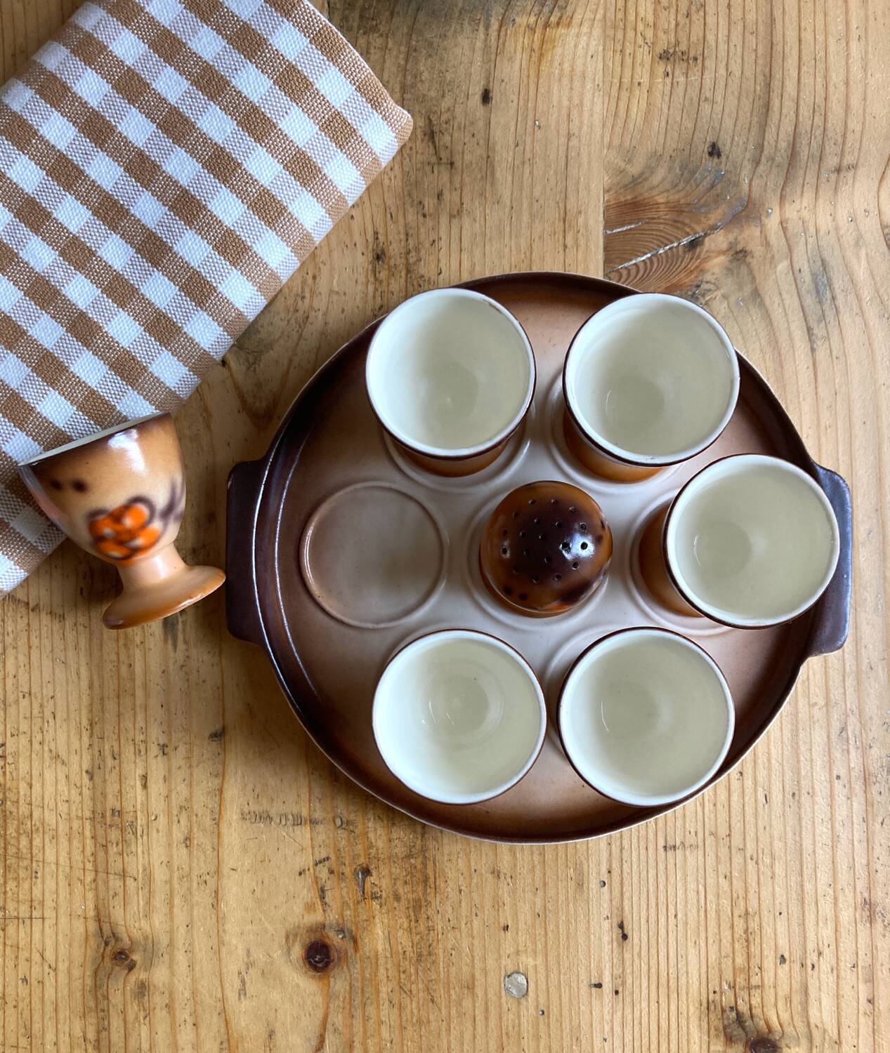 Egg cups and salt shakers