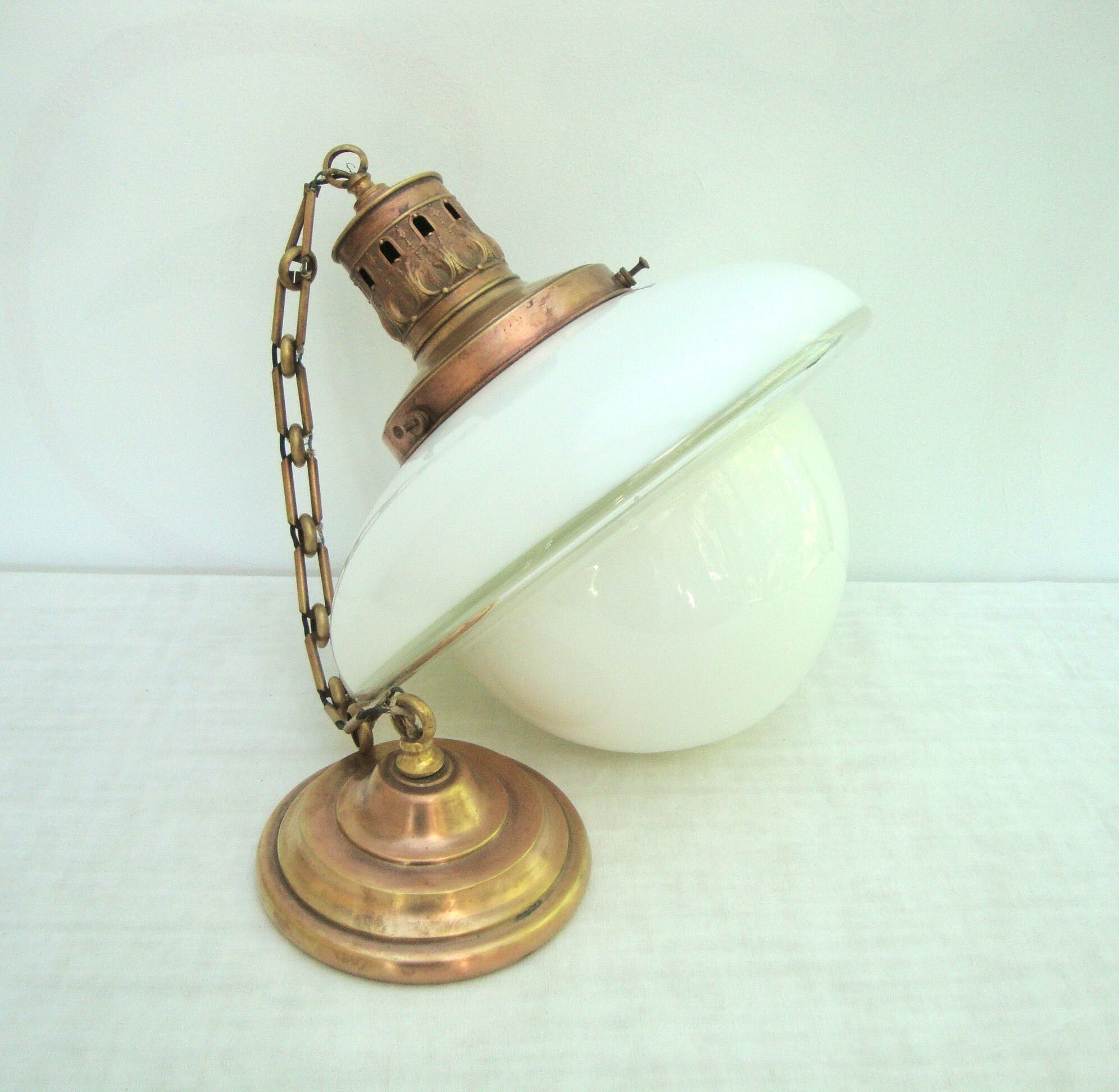 Opaline suspension at the end of the 19th century