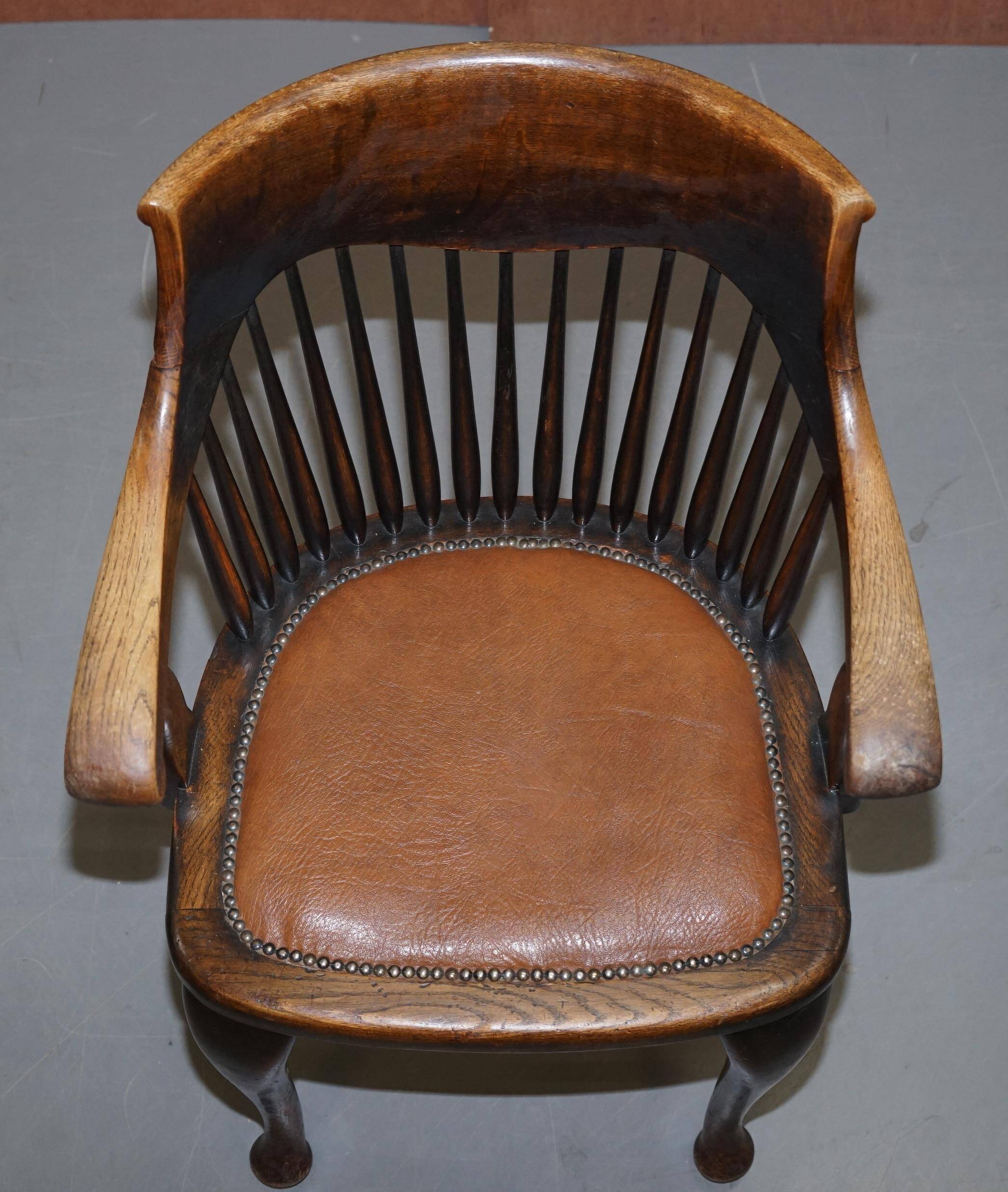 English captain's armchair Ralph Johnson in oak and leather.