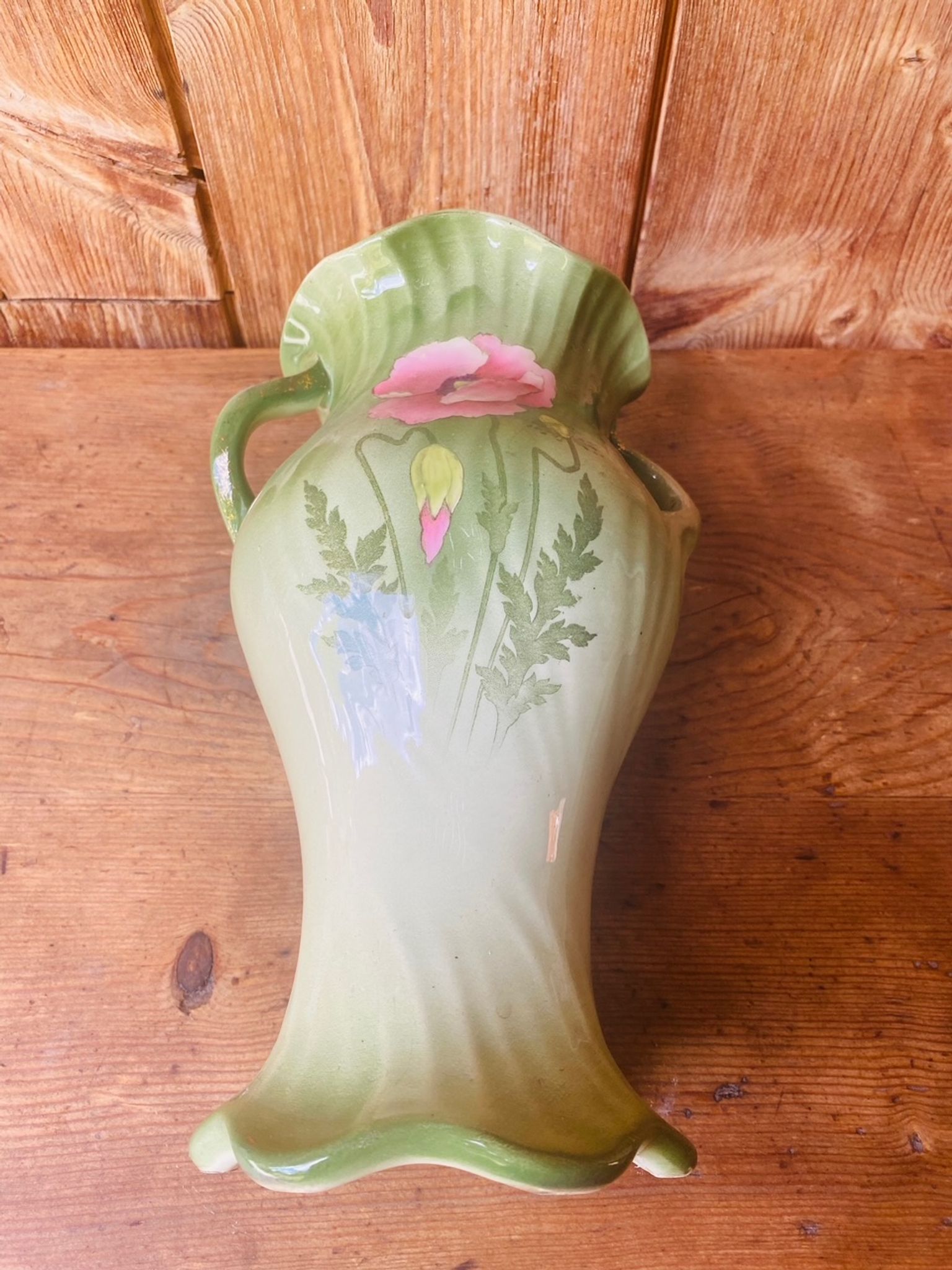 Art Nouveau vase by Gustave de Bruyn Fives of Lille