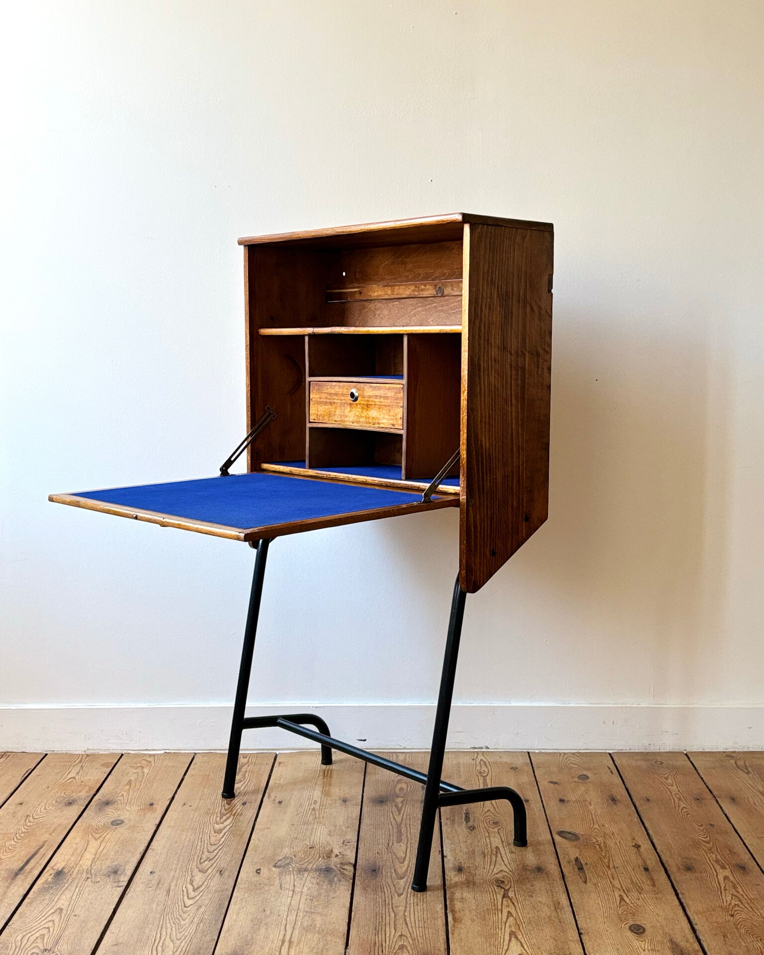 Bureau secrétaire style moderniste