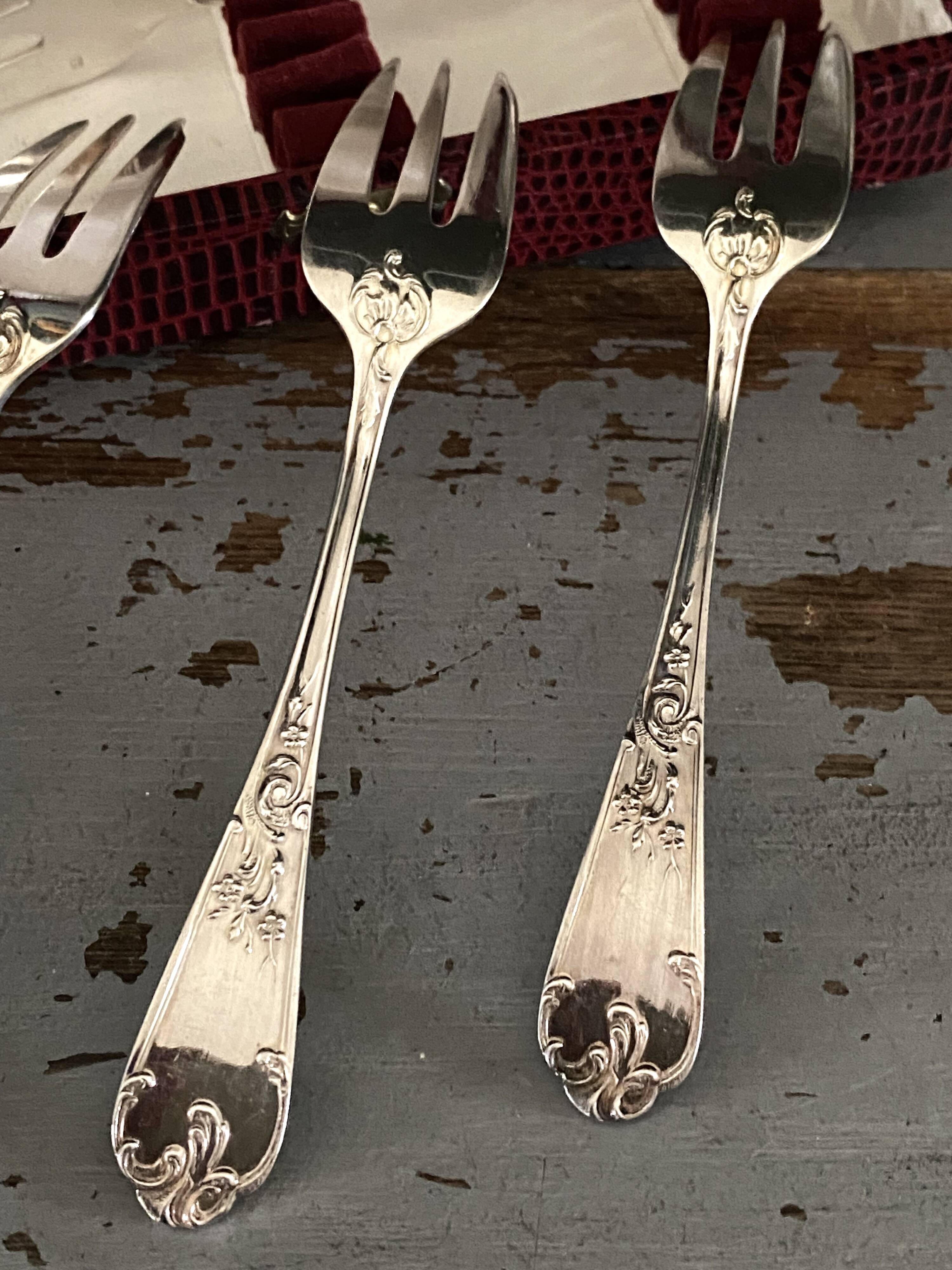 Dessert forks