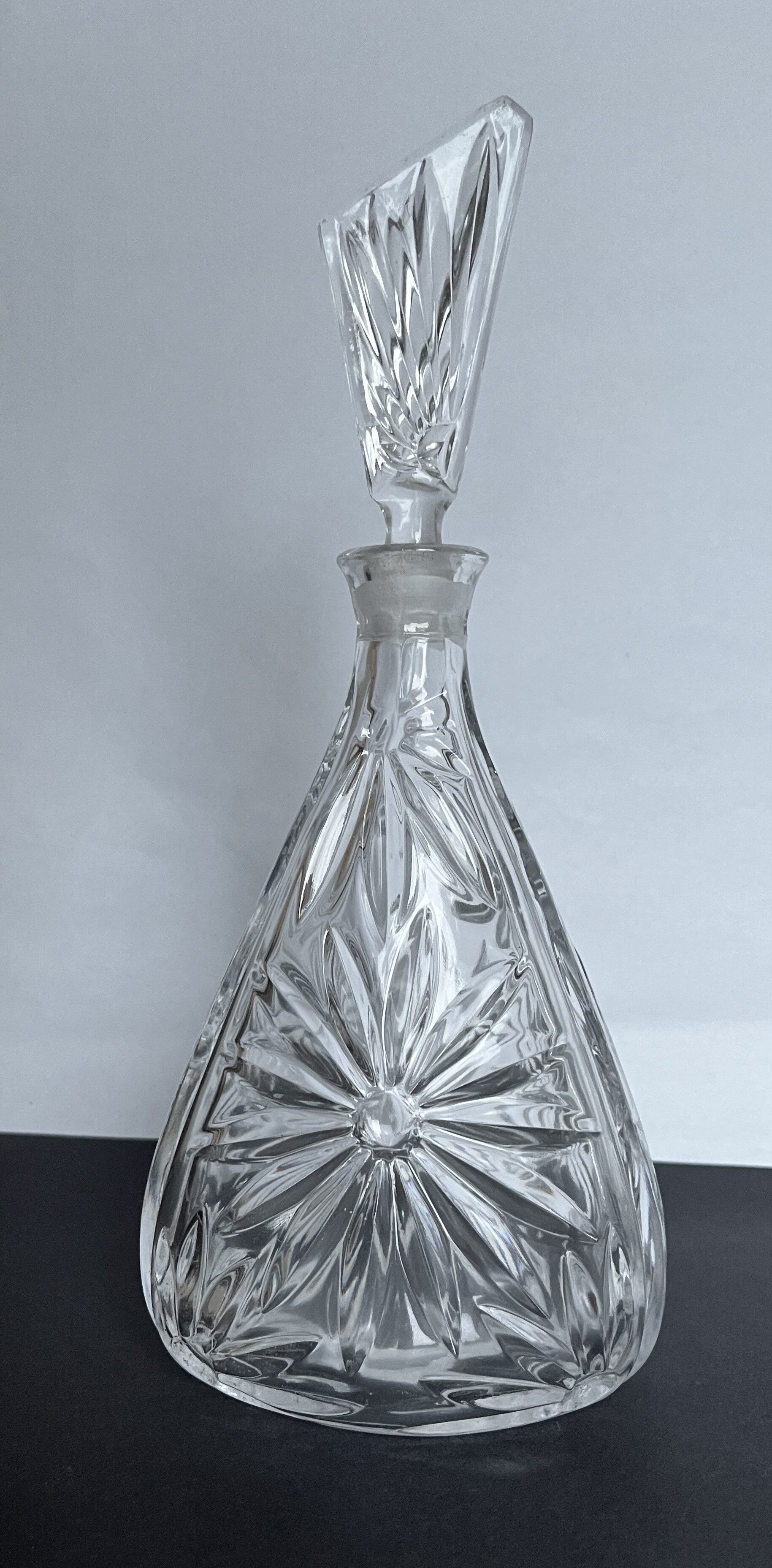 Liquor set 2 carafes and 8 glasses