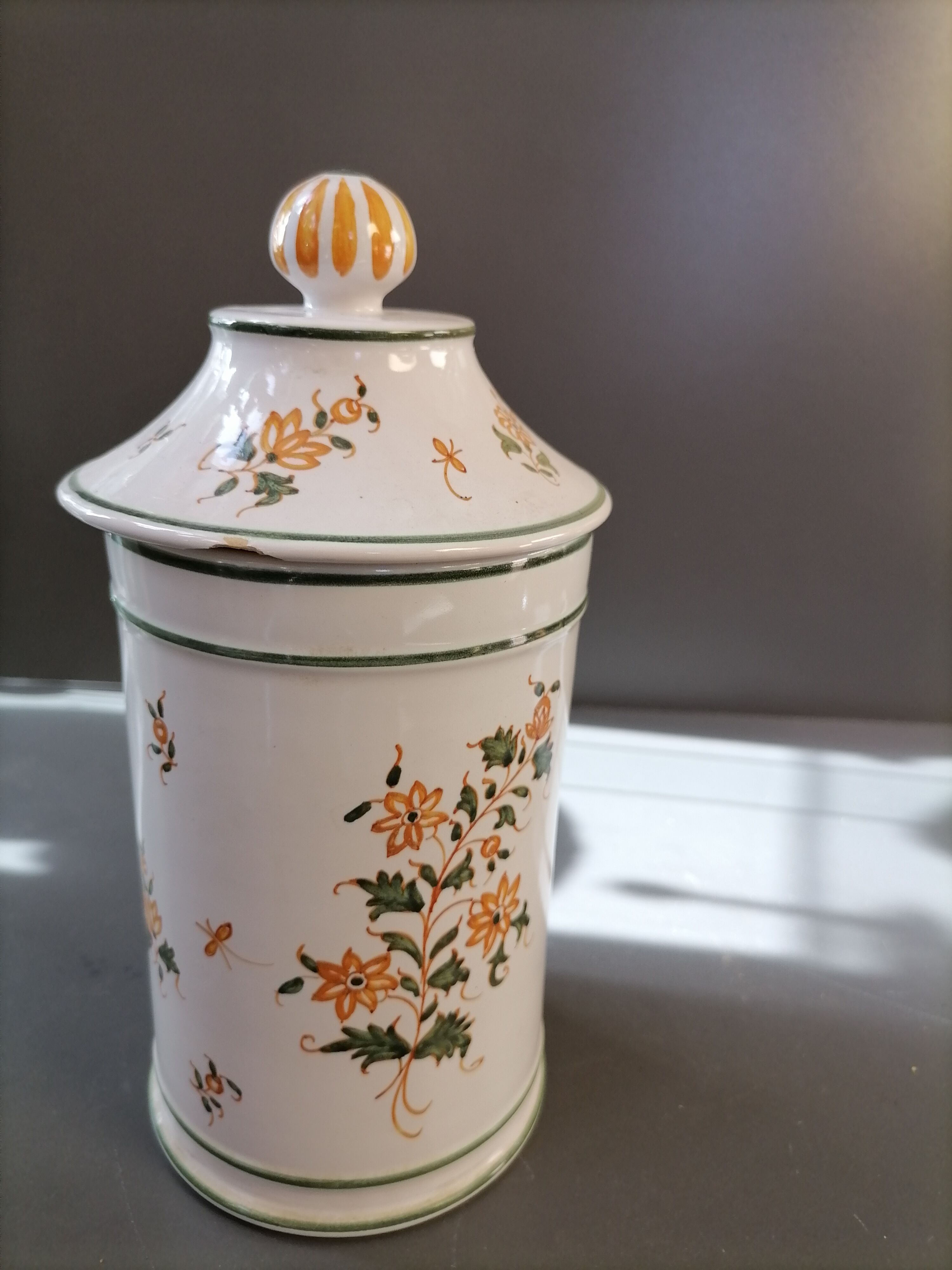 Ceramic pharmacy pot