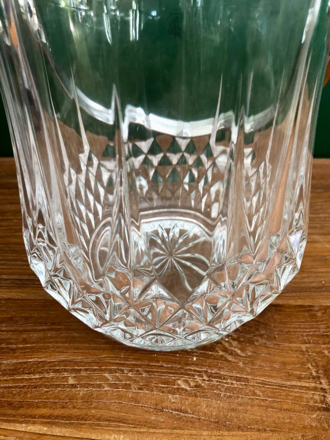 Ice bucket with tongs