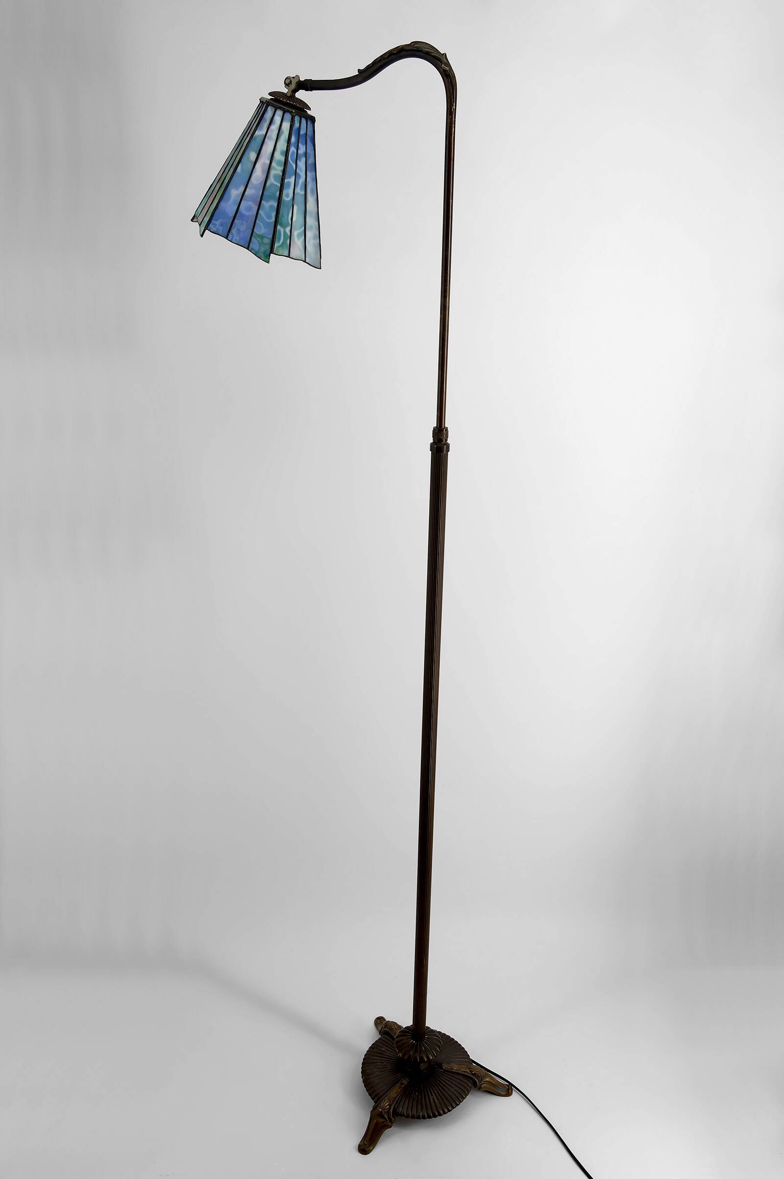 Art Deco reading lamp in bronze and stained glass – Circa 1920