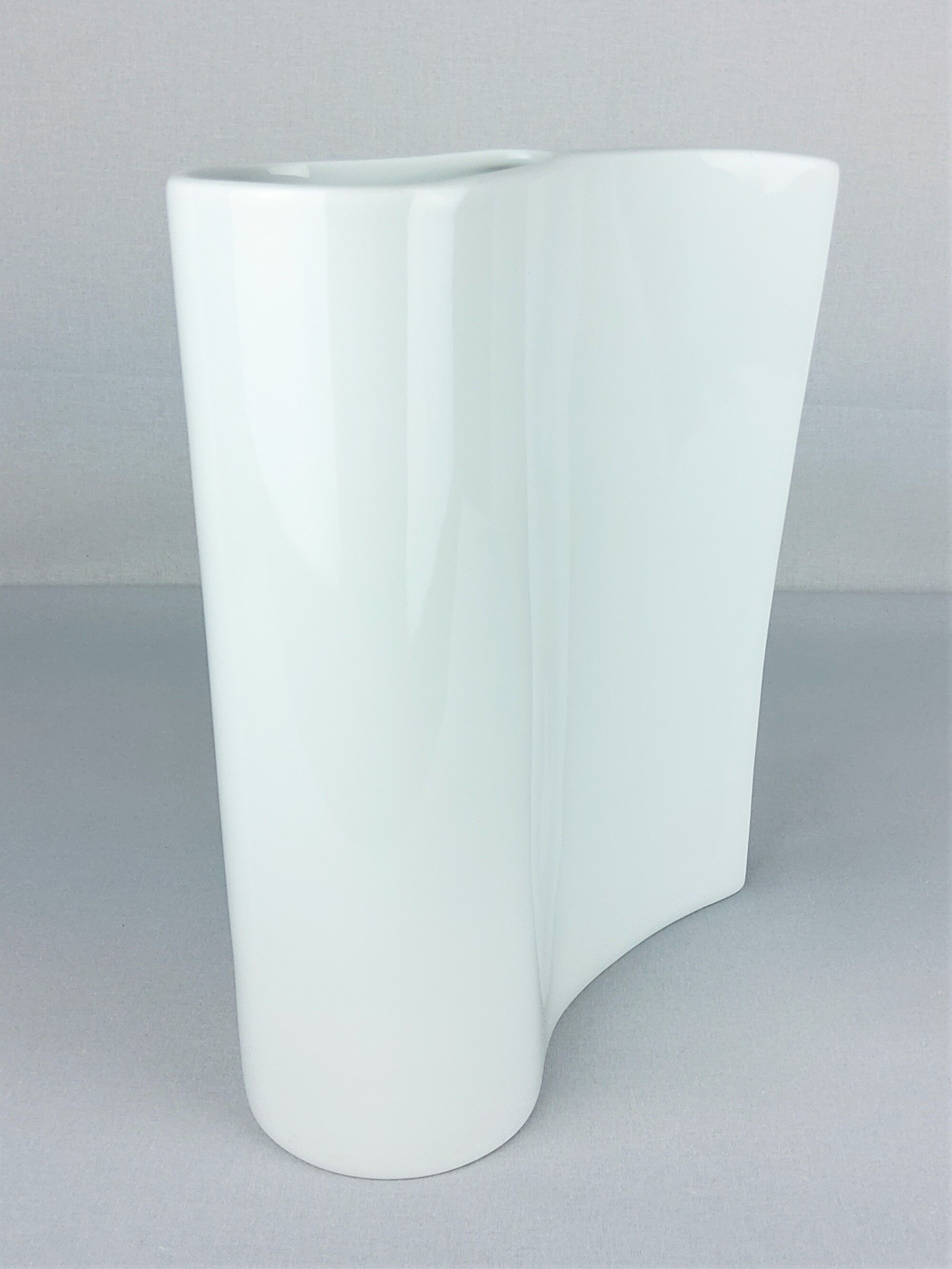 White vase Sarian porcelain Limoges Ramdam