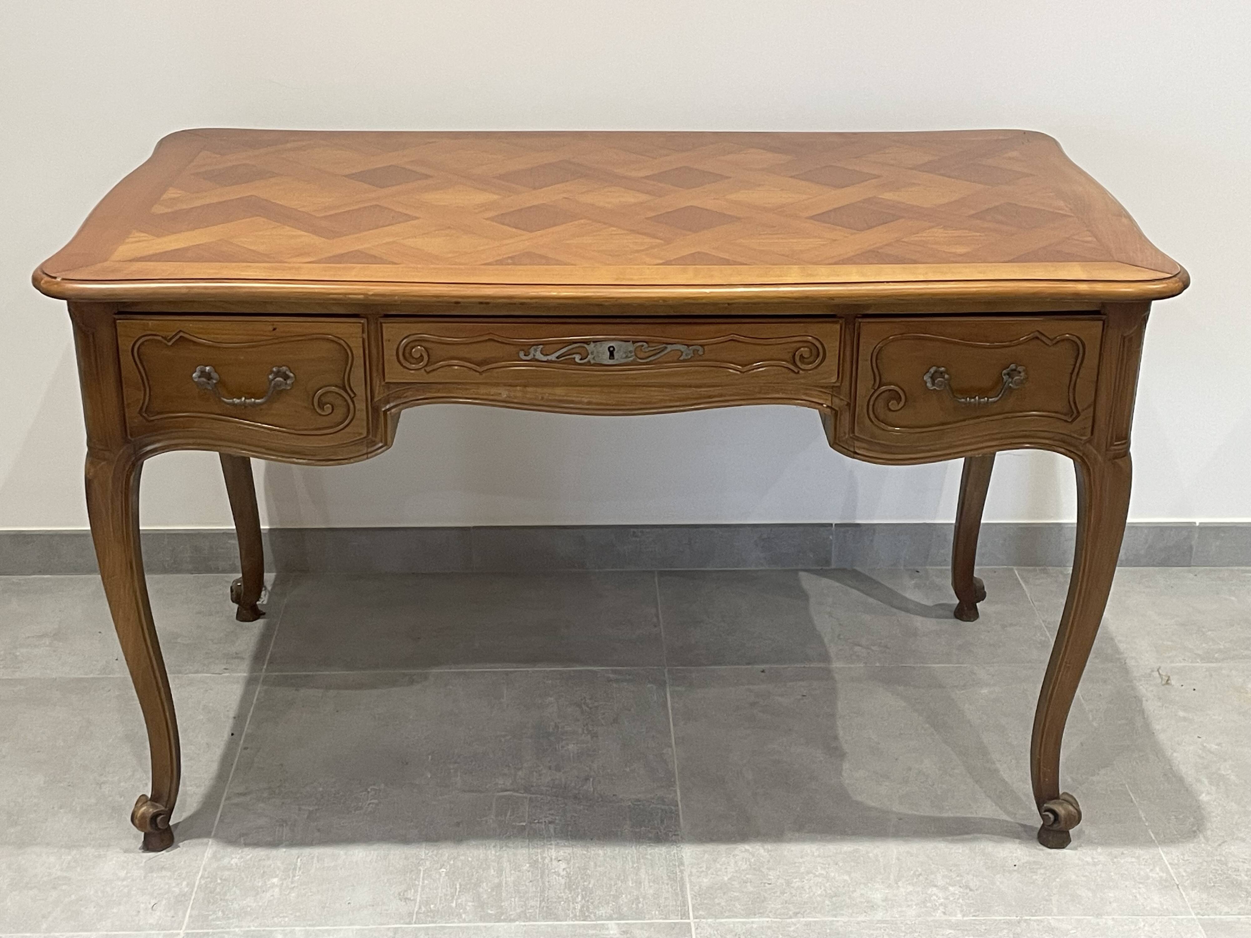 Louis XV style desk, natural wood and marquetry top