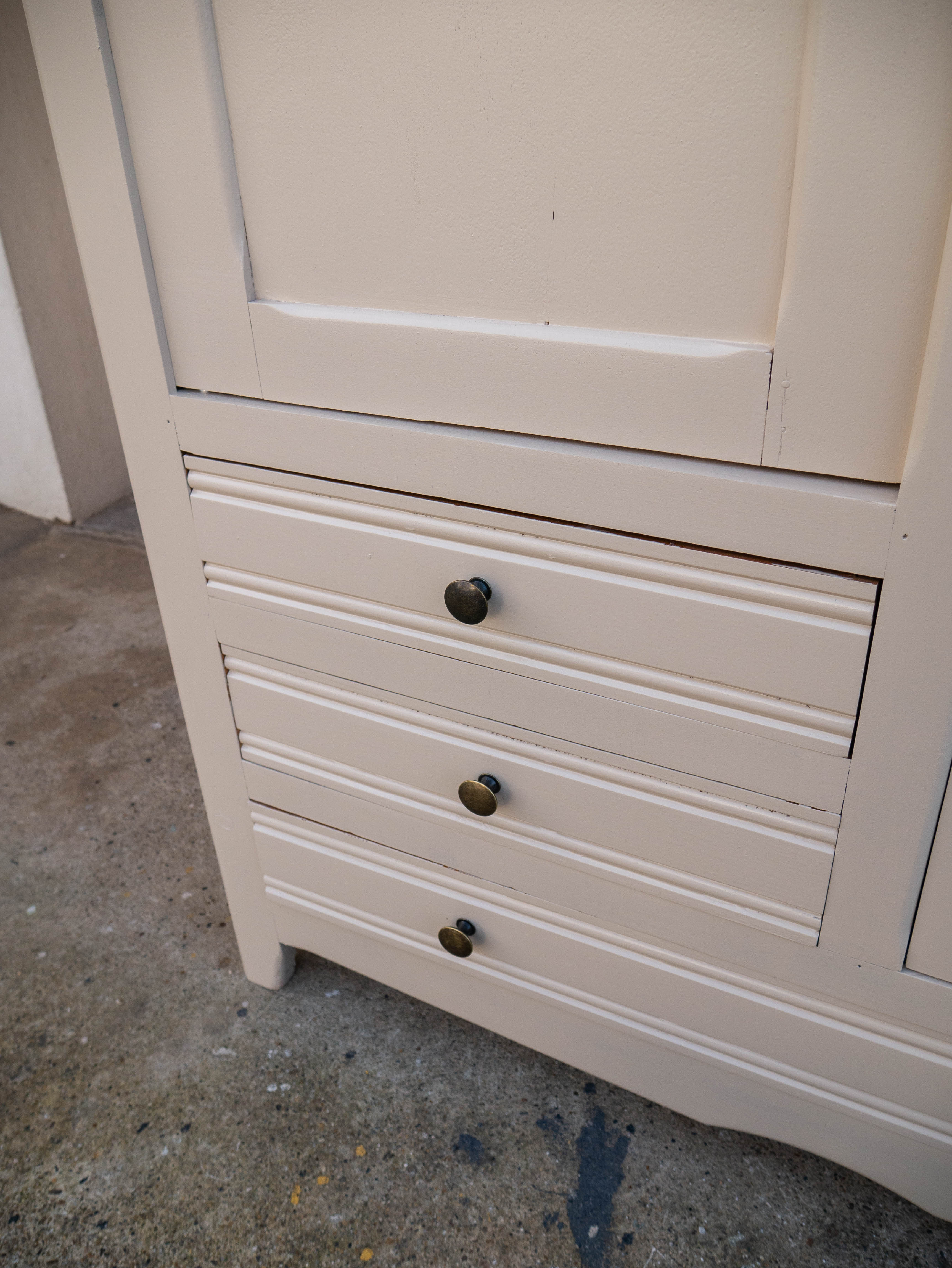 Armoire parisienne
