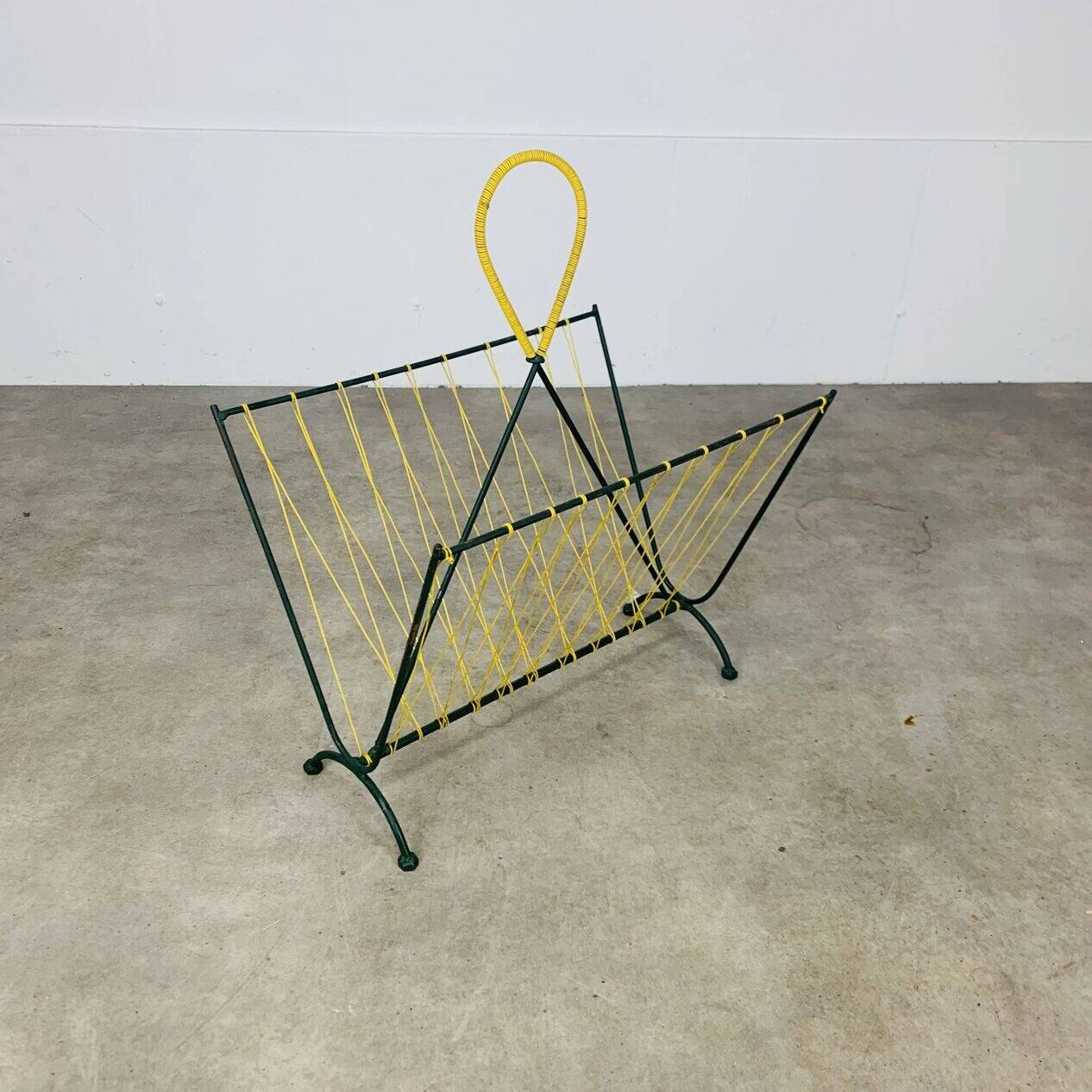 50s metal magazine rack with scoubidou