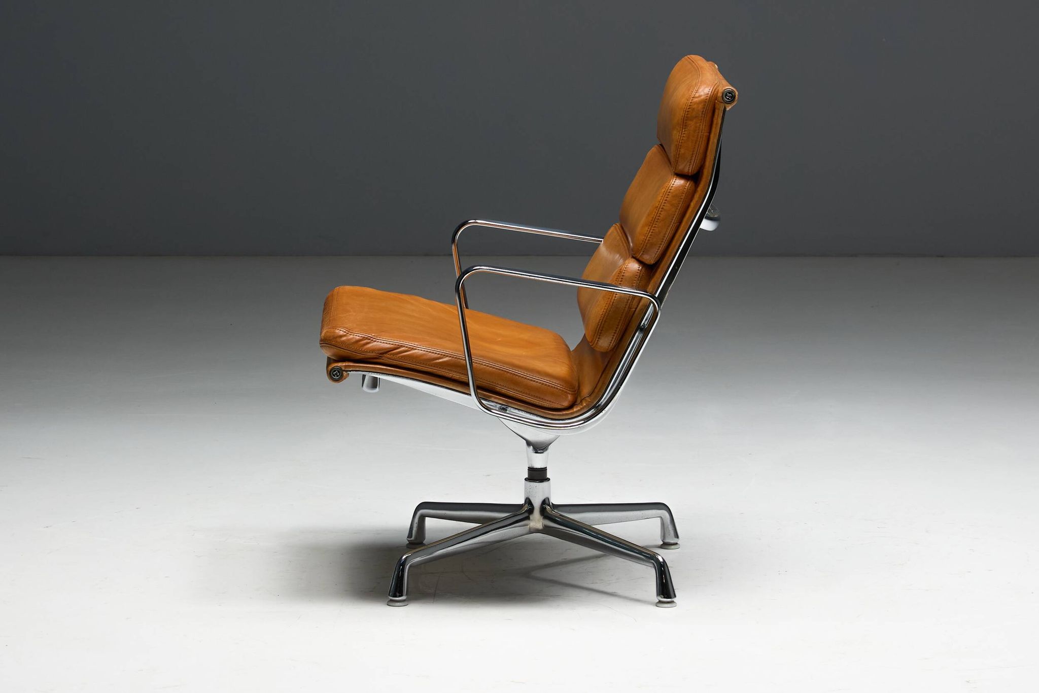 Chaise Soft Pad EA216 par Charles et Ray Eames, États-Unis, 1969