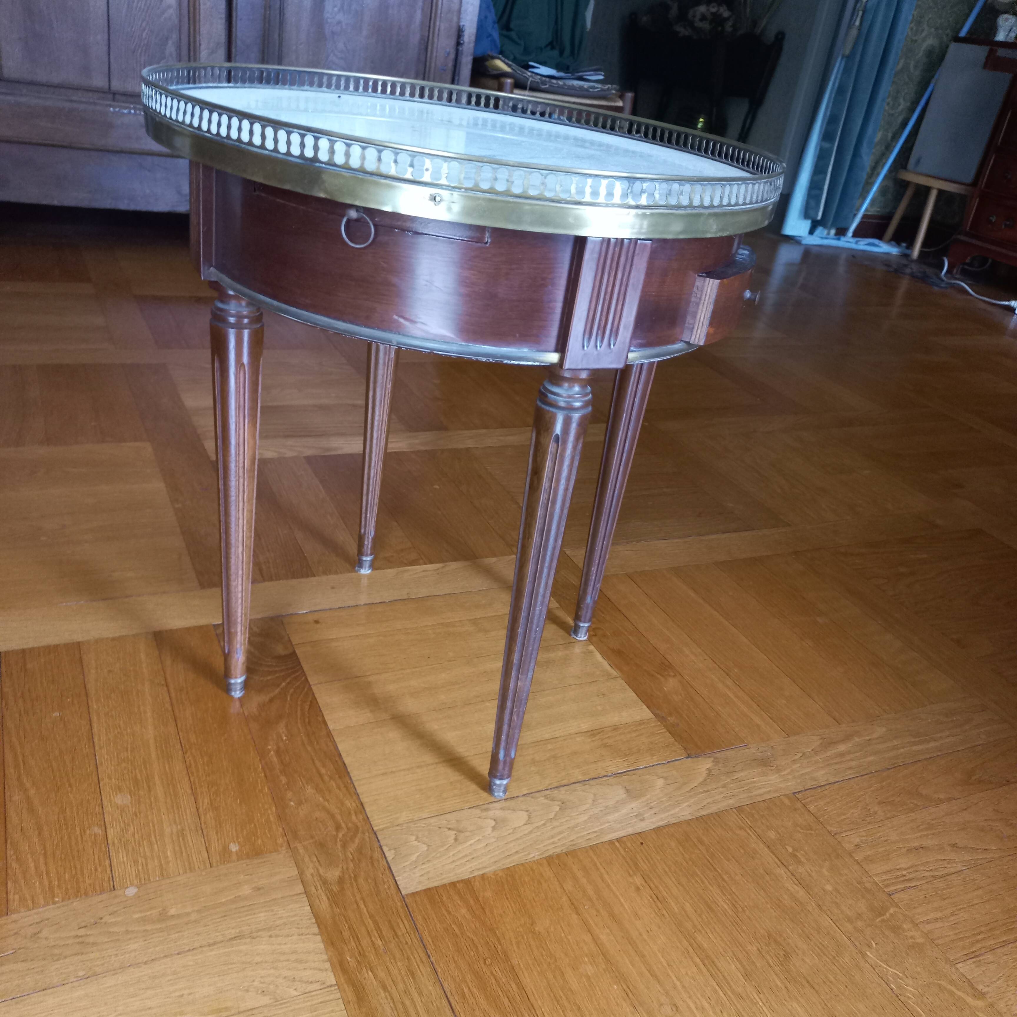 Hot water bottle pedestal table